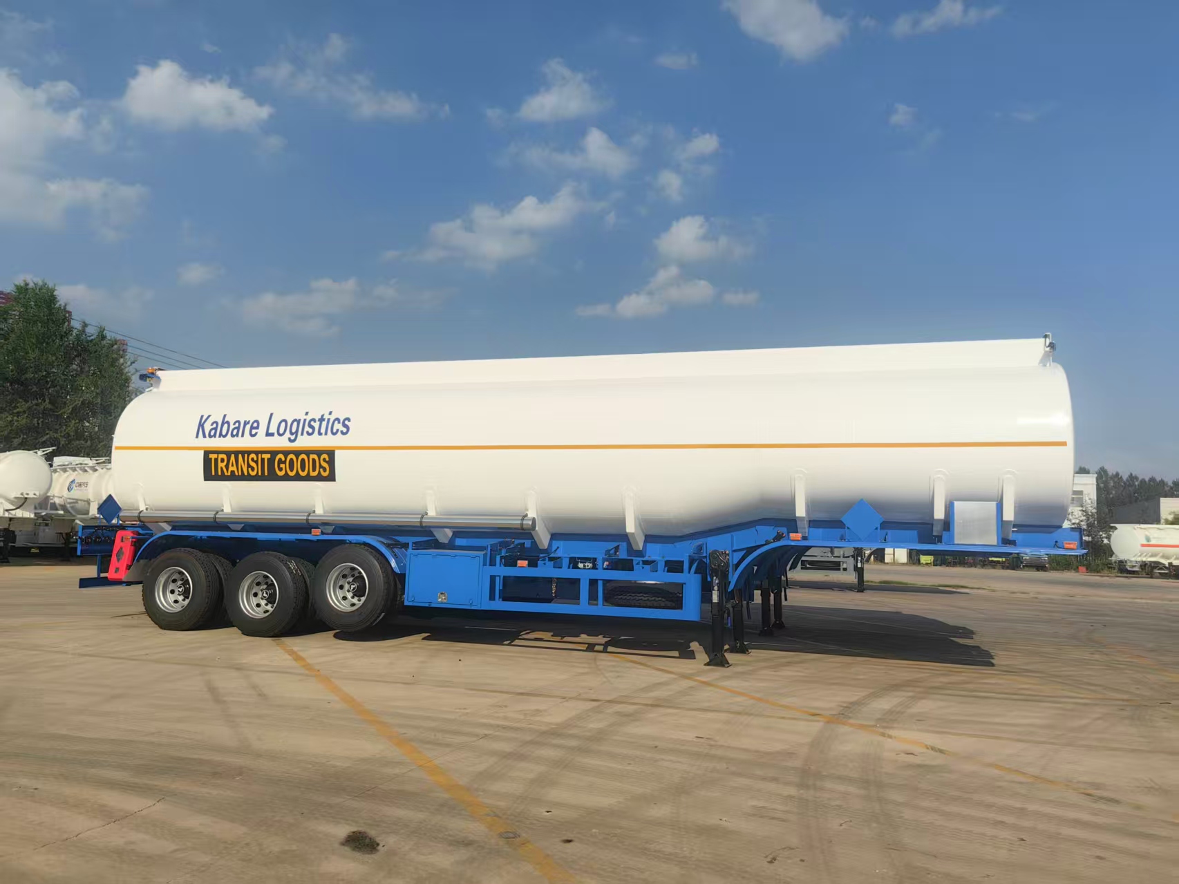 Shengrun brand overseas-customized tri-axle aluminum alloy liquid tank semi-trailer with lift axle
