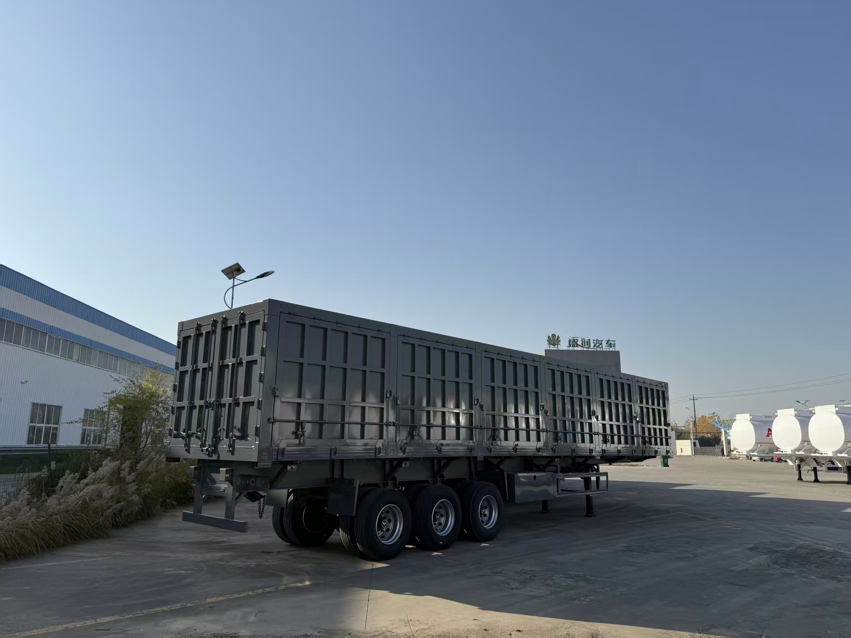 Shengrun Brand Tri-axle Aluminum Alloy Van Semi-trailer