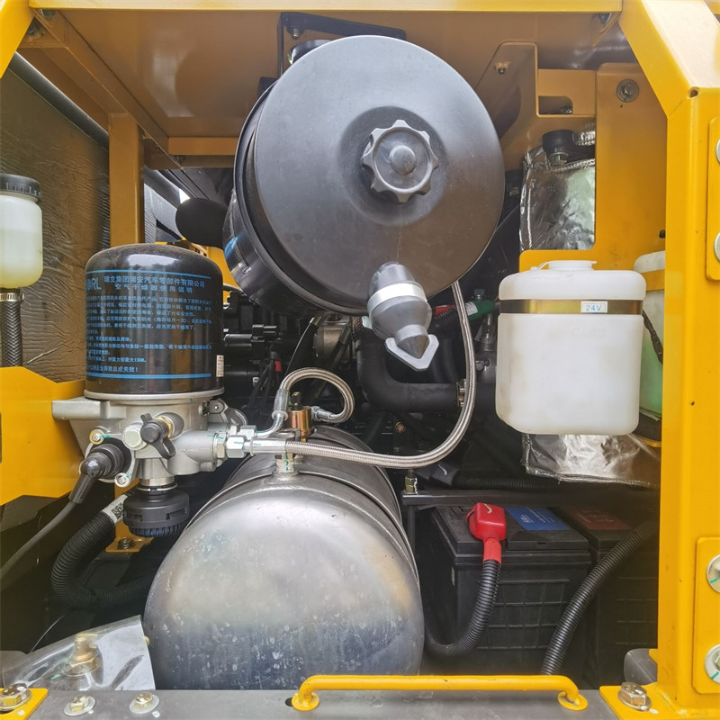 ZJ85 Wheel Excavator Durable Undercarriage Easy Operation for Contractors