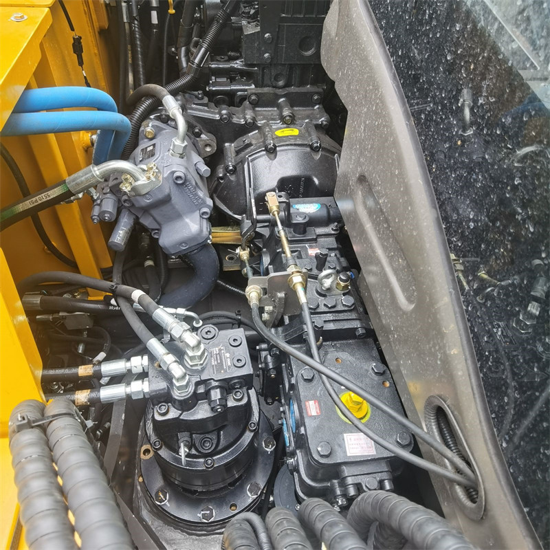 ZJ85 Wheel Excavator Durable Undercarriage Easy Operation for Contractors