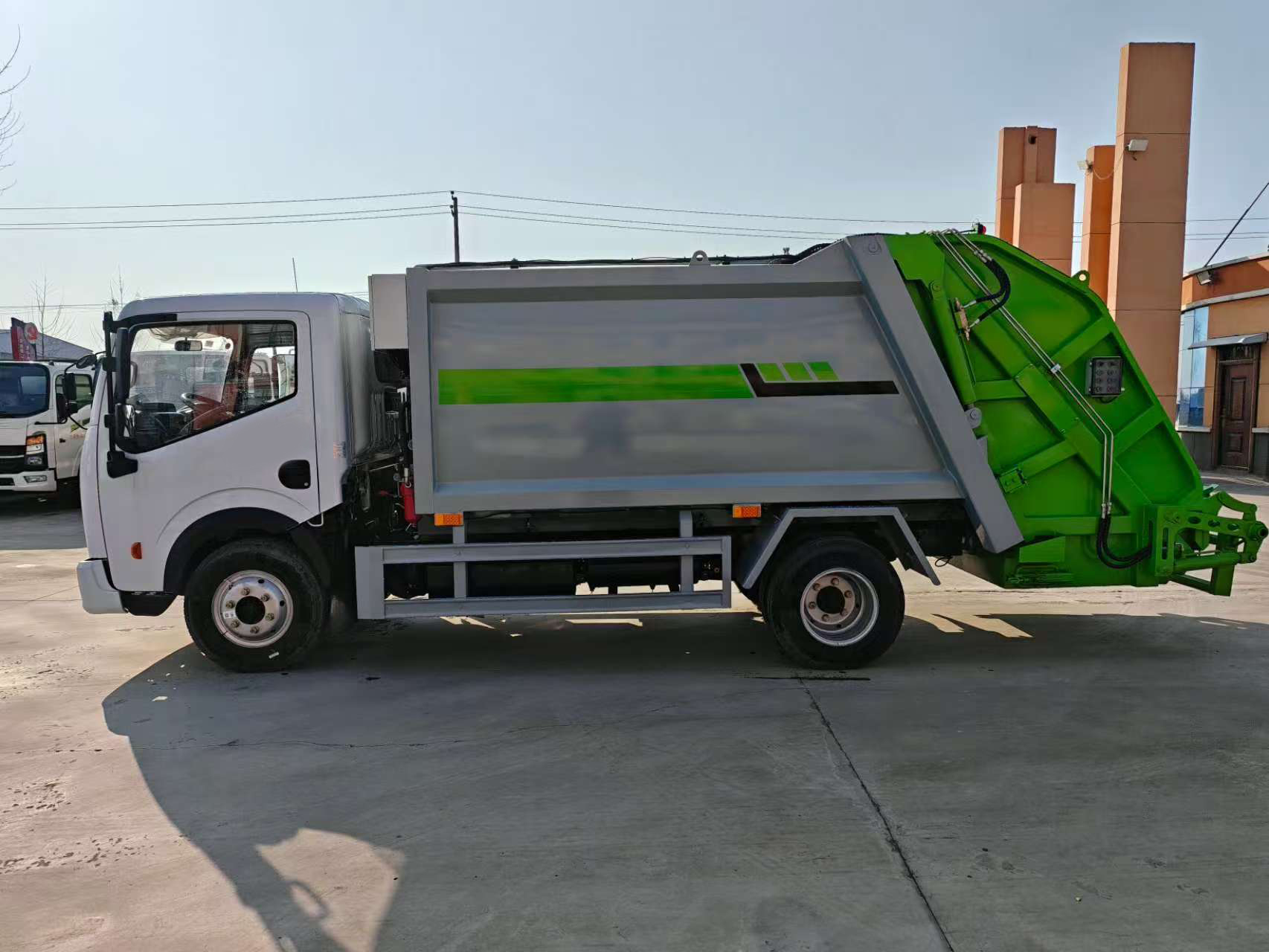 Factory-Direct Customizable Diesel 4x2 Engine Garbage Compactor Truck Barrelized Domestic Waste Collection