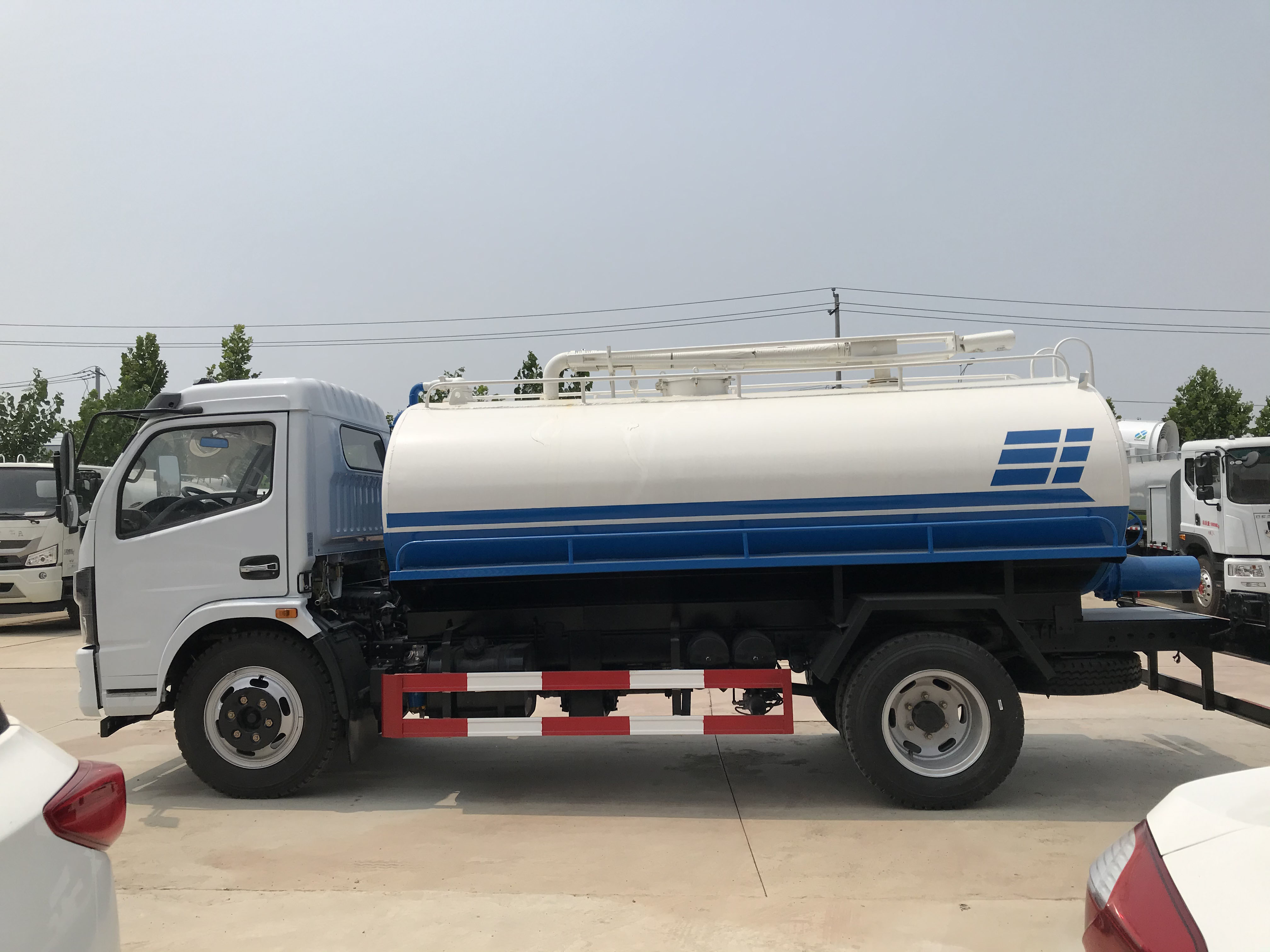Small Chinese Manufacturer's High-quality Customizable Fecal Suction Truck  Manual Transmission Diesel Euro 3 Emission