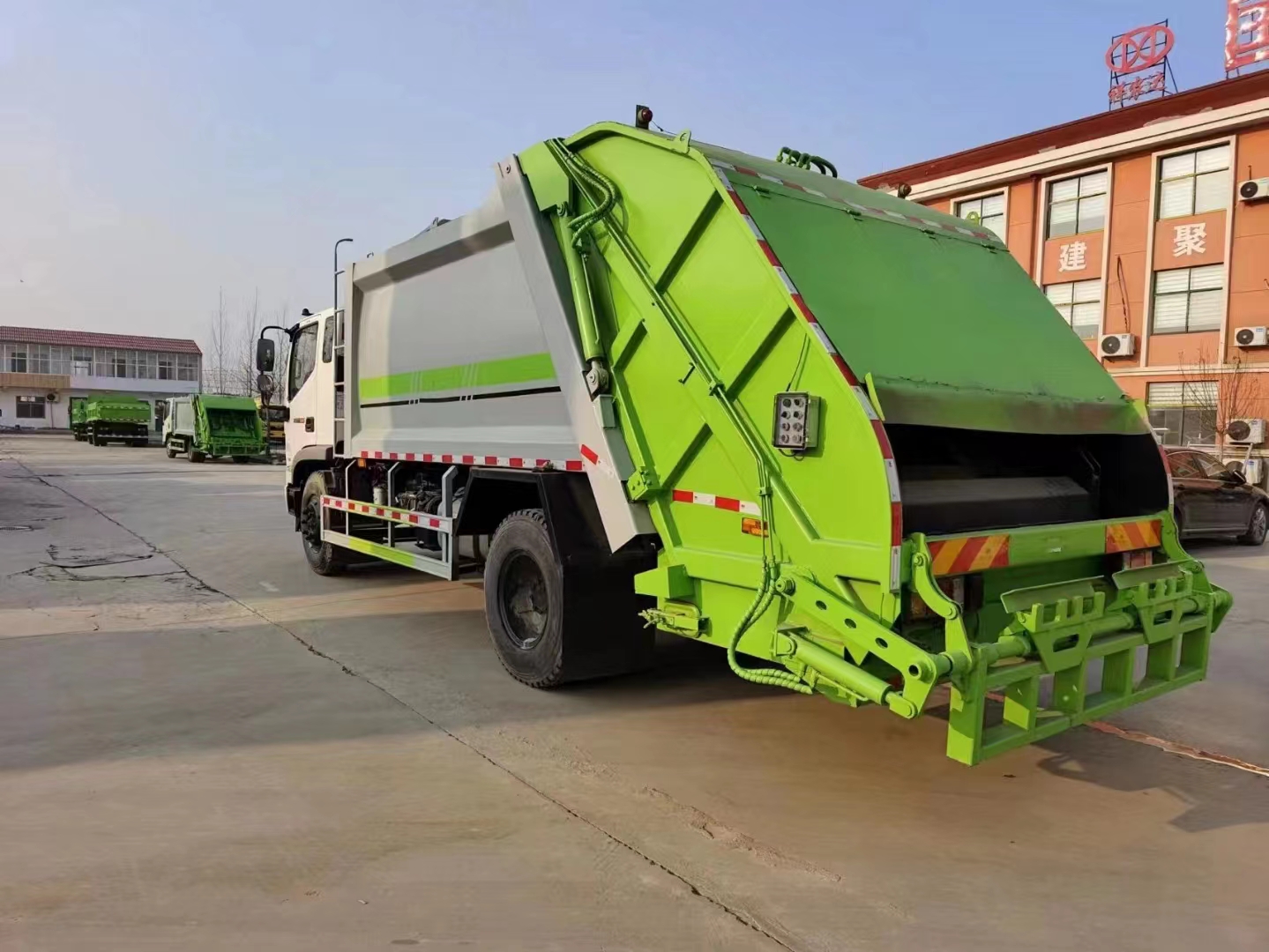 Factory Direct Sale Foton PLC Controlled 4x2 Diesel Engine Garbage Compactor Truck Euro 3 Emission Manual Transmission 16000kg