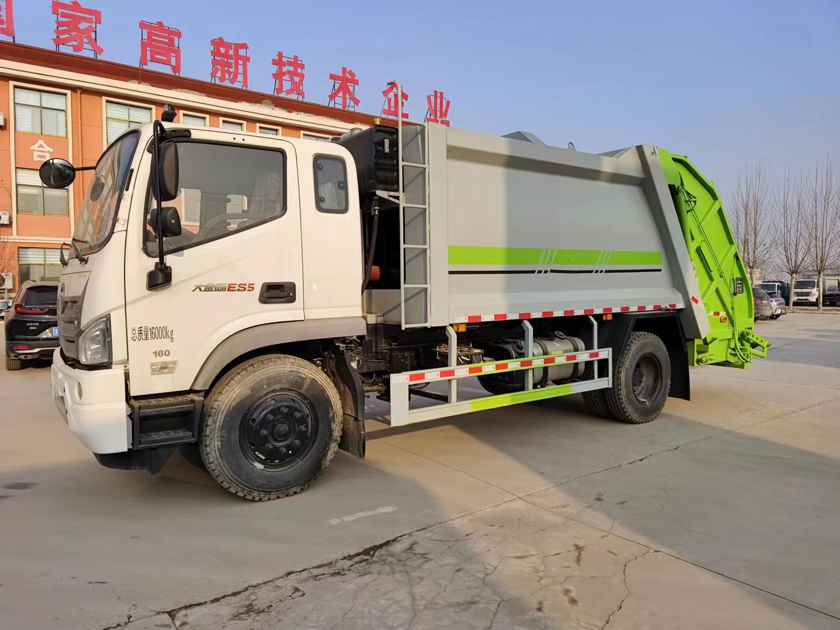 Factory Direct Sale Foton PLC Controlled 4x2 Diesel Engine Garbage Compactor Truck Euro 3 Emission Manual Transmission 16000kg