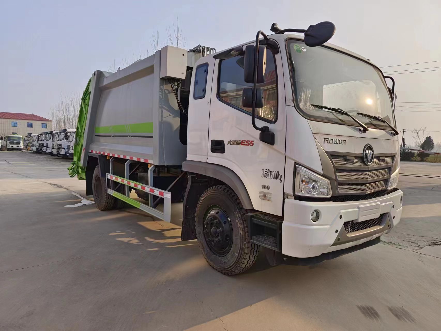 Factory Direct Sale Foton PLC Controlled 4x2 Diesel Engine Garbage Compactor Truck Euro 3 Emission Manual Transmission 16000kg