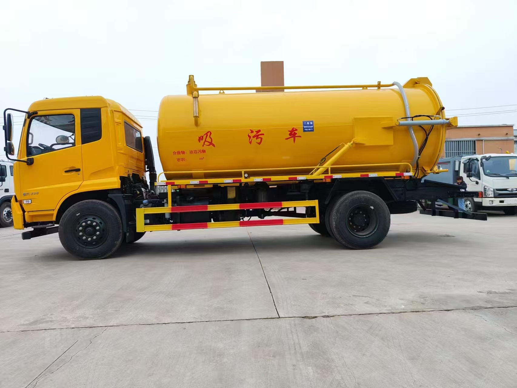 XND Vacuum Sewage Truck-14m Capacity Engine Diesel Euro 3 150-250hp for Municipal Sewage Cleaning | Customizable
