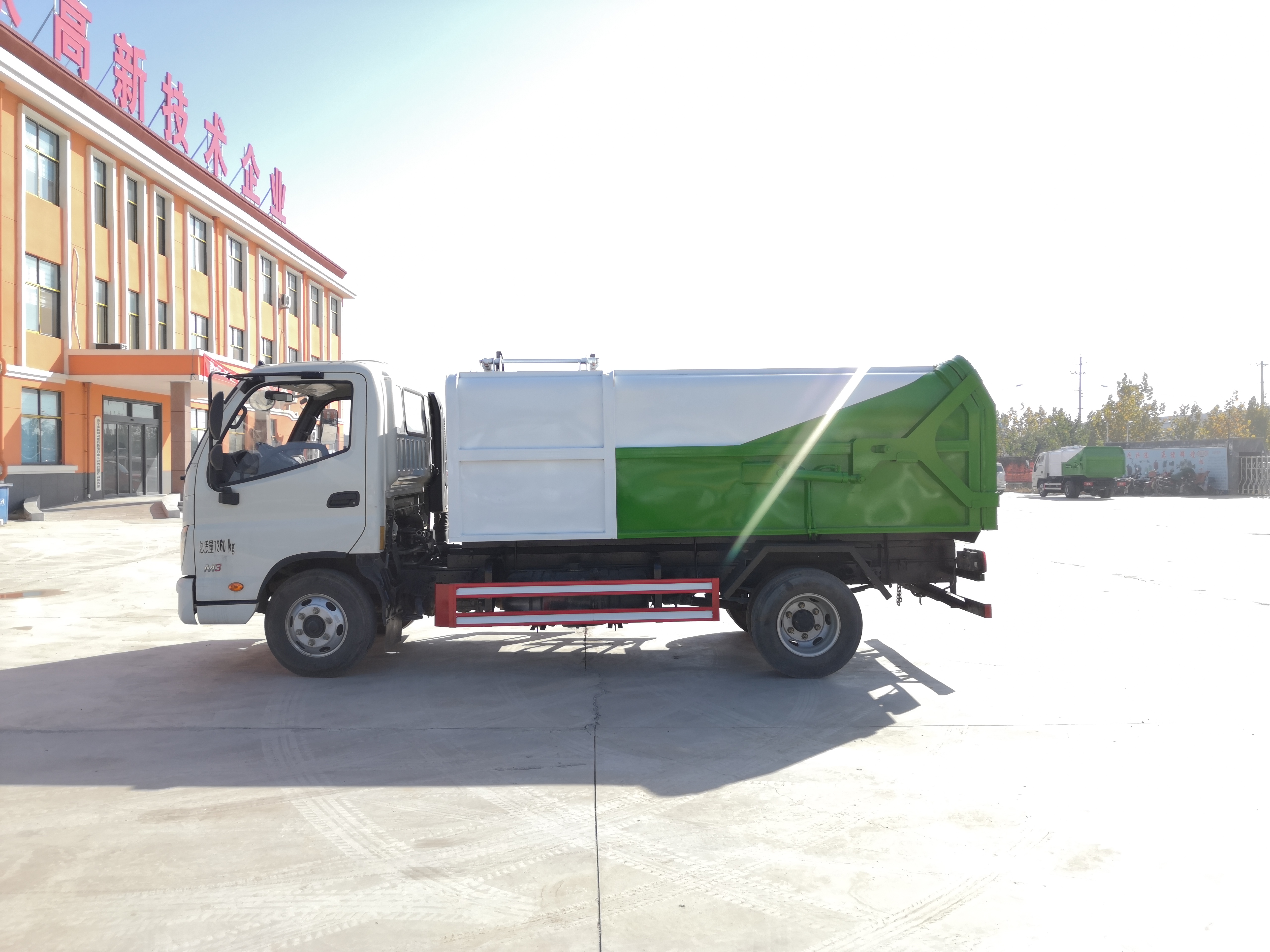 7 Cubic Meters New High-quality 4x2 Manual Diesel Engine Hanging Bucket Recycling Garbage Truck Customizable