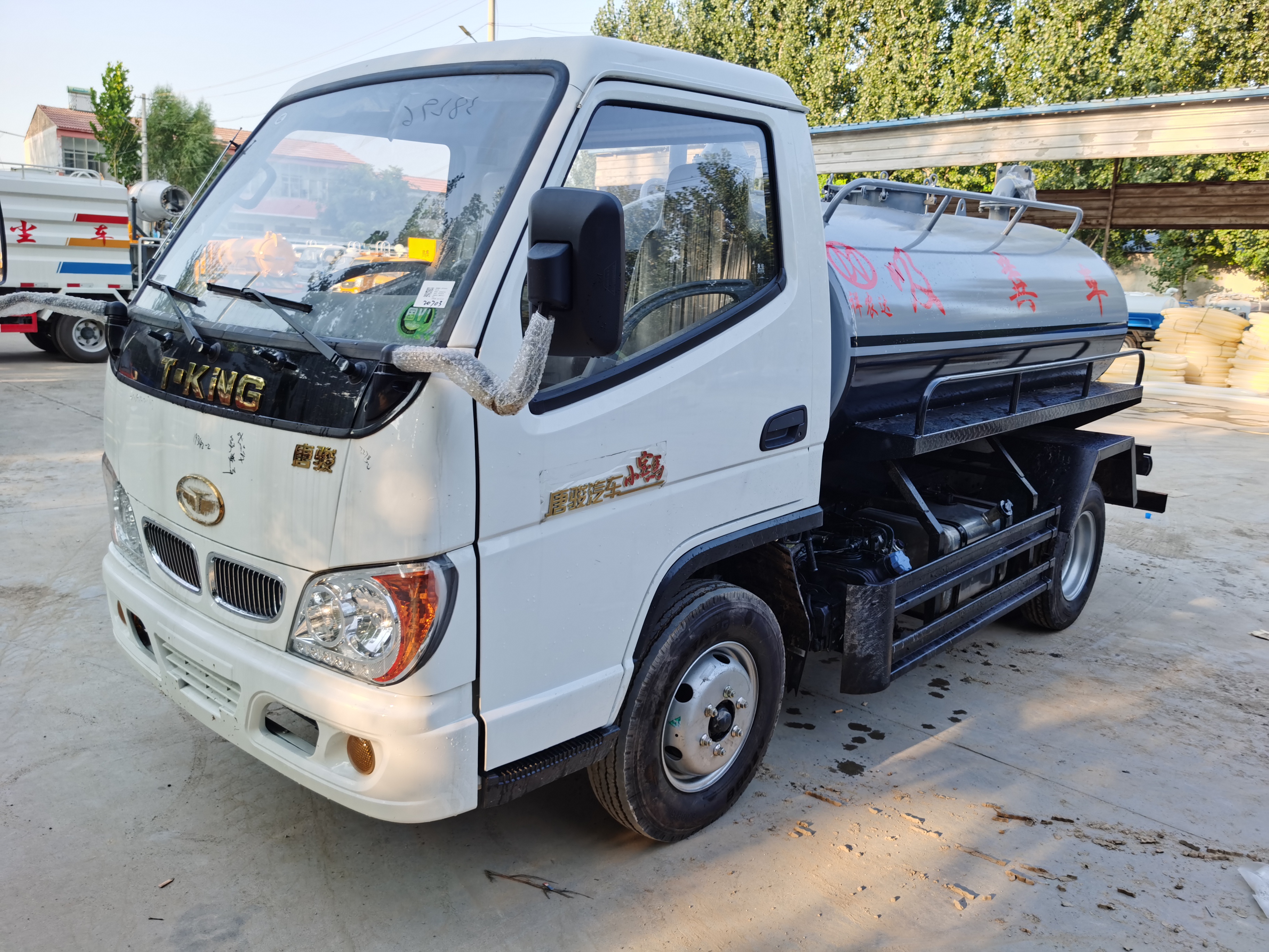 New High-quality Euro 3 Emission Manual Transmission Diesel  Vacuum Septic Truck 4x2 Low-power Vacuum Truck