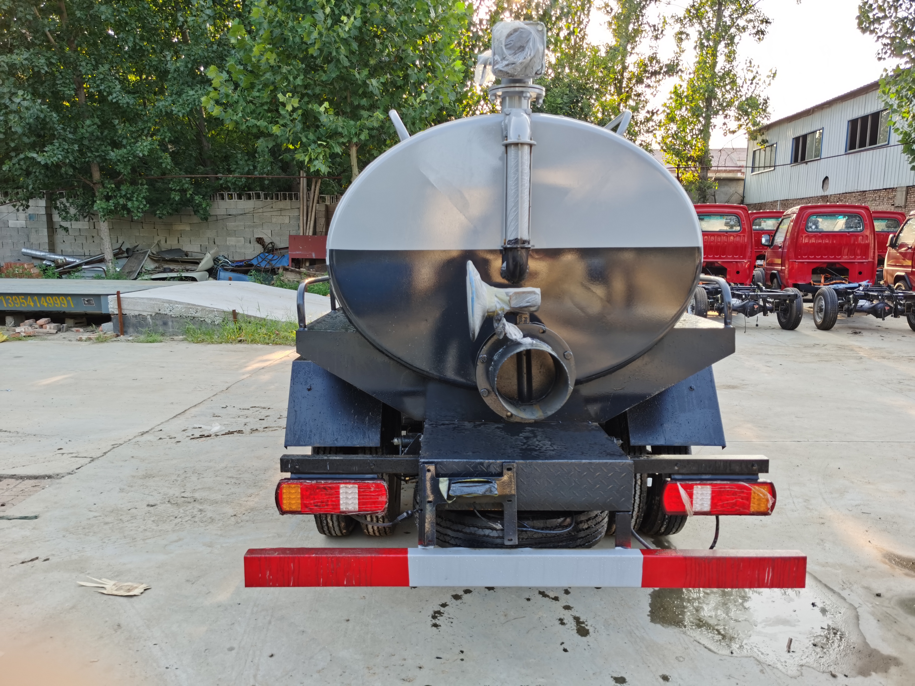New High-quality Euro 3 Emission Manual Transmission Diesel  Vacuum Septic Truck 4x2 Low-power Vacuum Truck