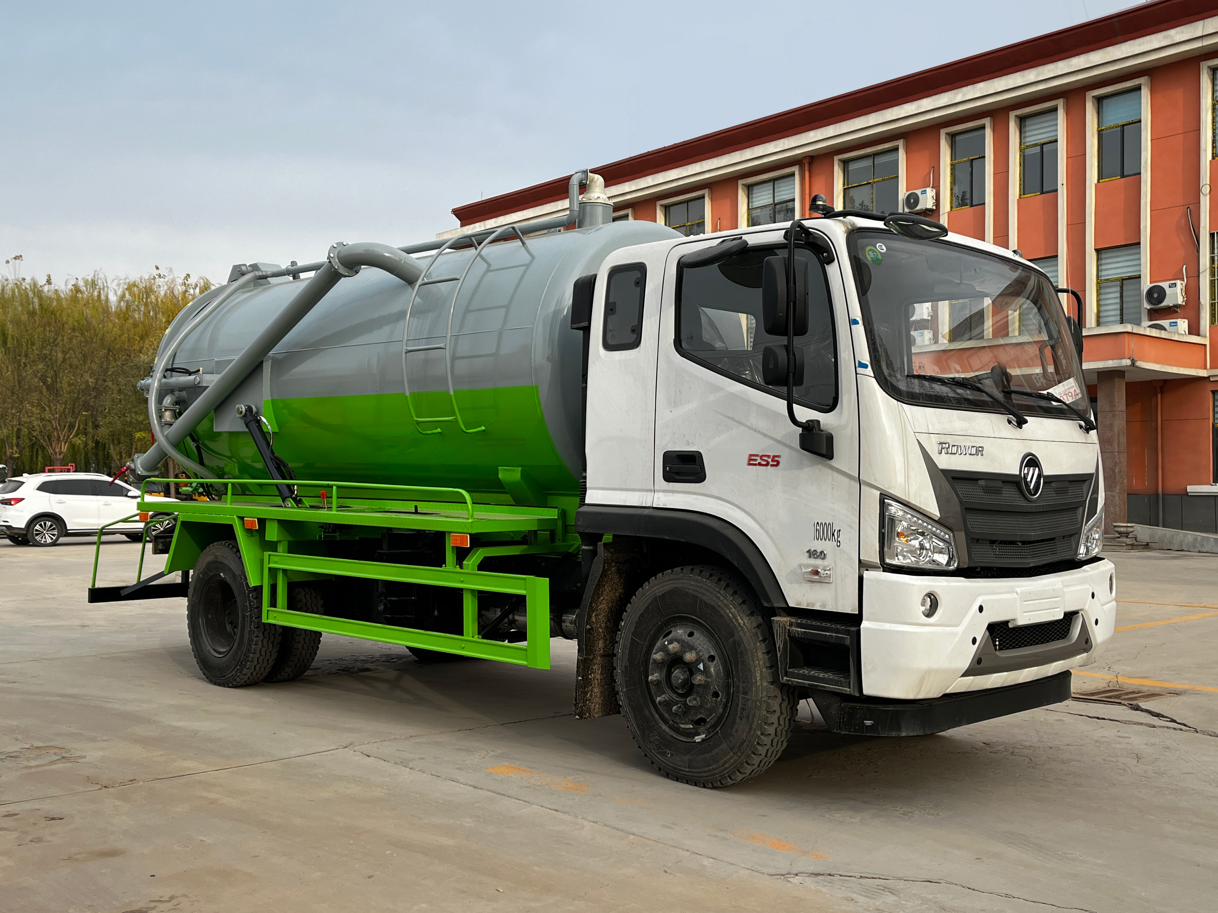 Foton Vacuum Sewage  Truck-8m Capacity Vacuum Pump Diesel Euro 3 150-250hp for Municipal Sewage Cleaning | Customizable
