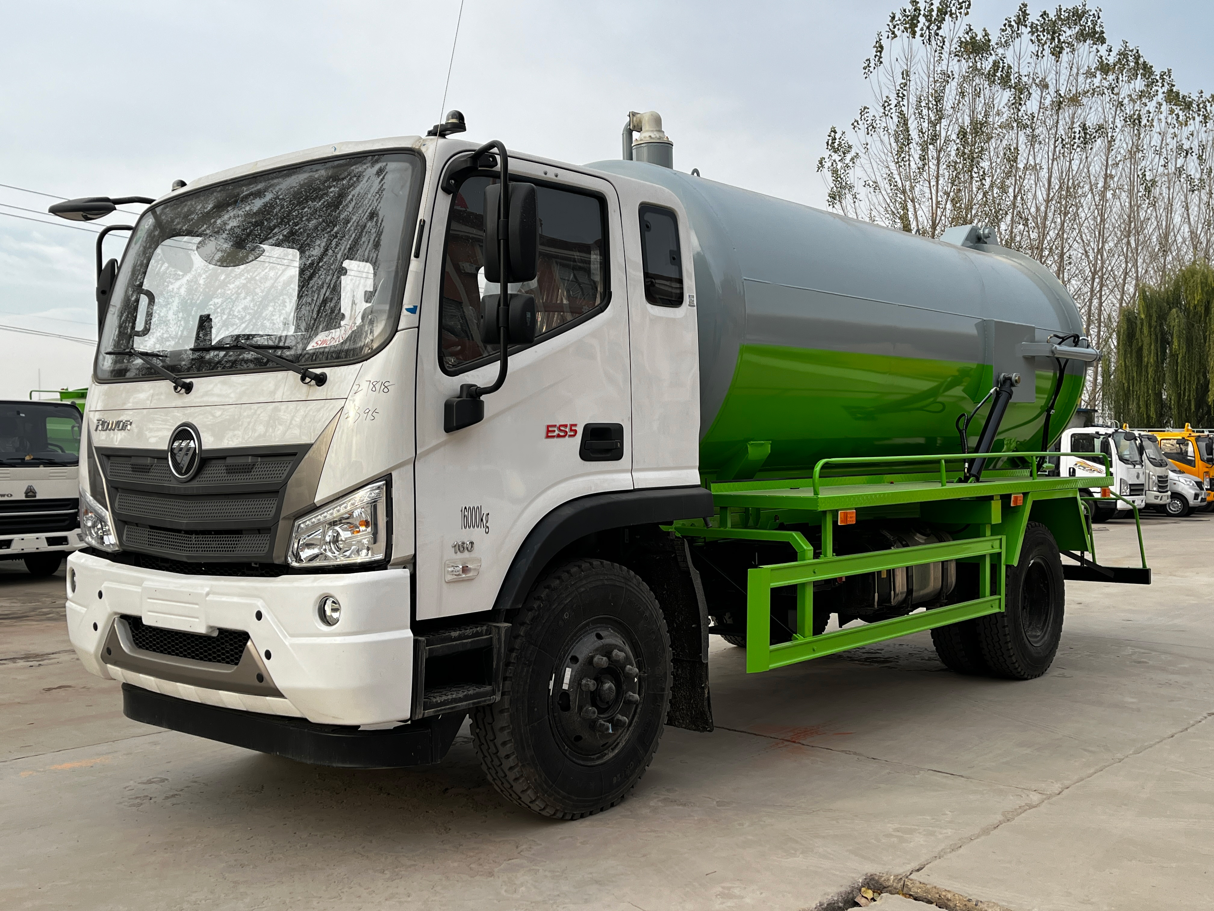 Foton Vacuum Sewage  Truck-8m Capacity Vacuum Pump Diesel Euro 3 150-250hp for Municipal Sewage Cleaning | Customizable