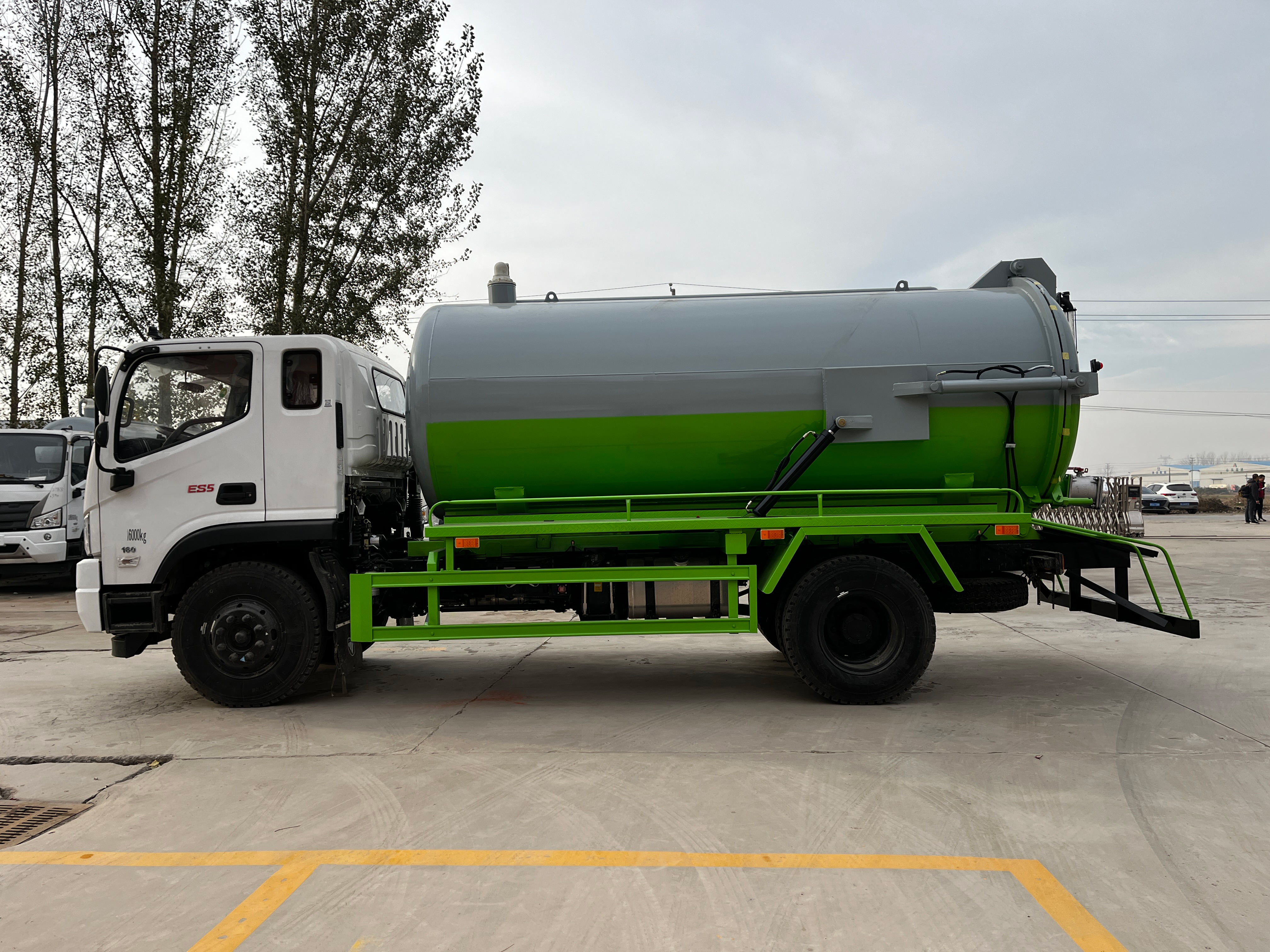 Foton Vacuum Sewage  Truck-8m Capacity Vacuum Pump Diesel Euro 3 150-250hp for Municipal Sewage Cleaning | Customizable