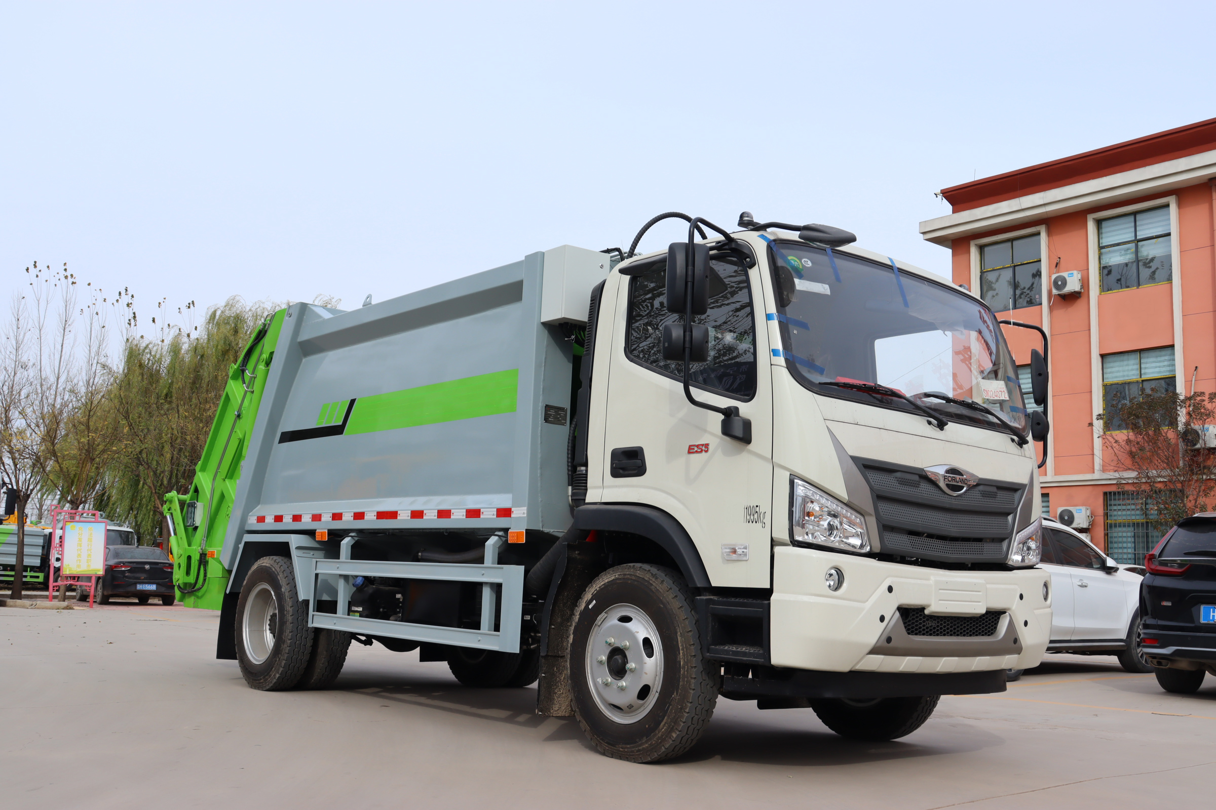 Factory-Direct Customizable XND Futian Garbage Compactor Truck Diesel Engine Euro 3 Emission Barrelized Domestic Waste