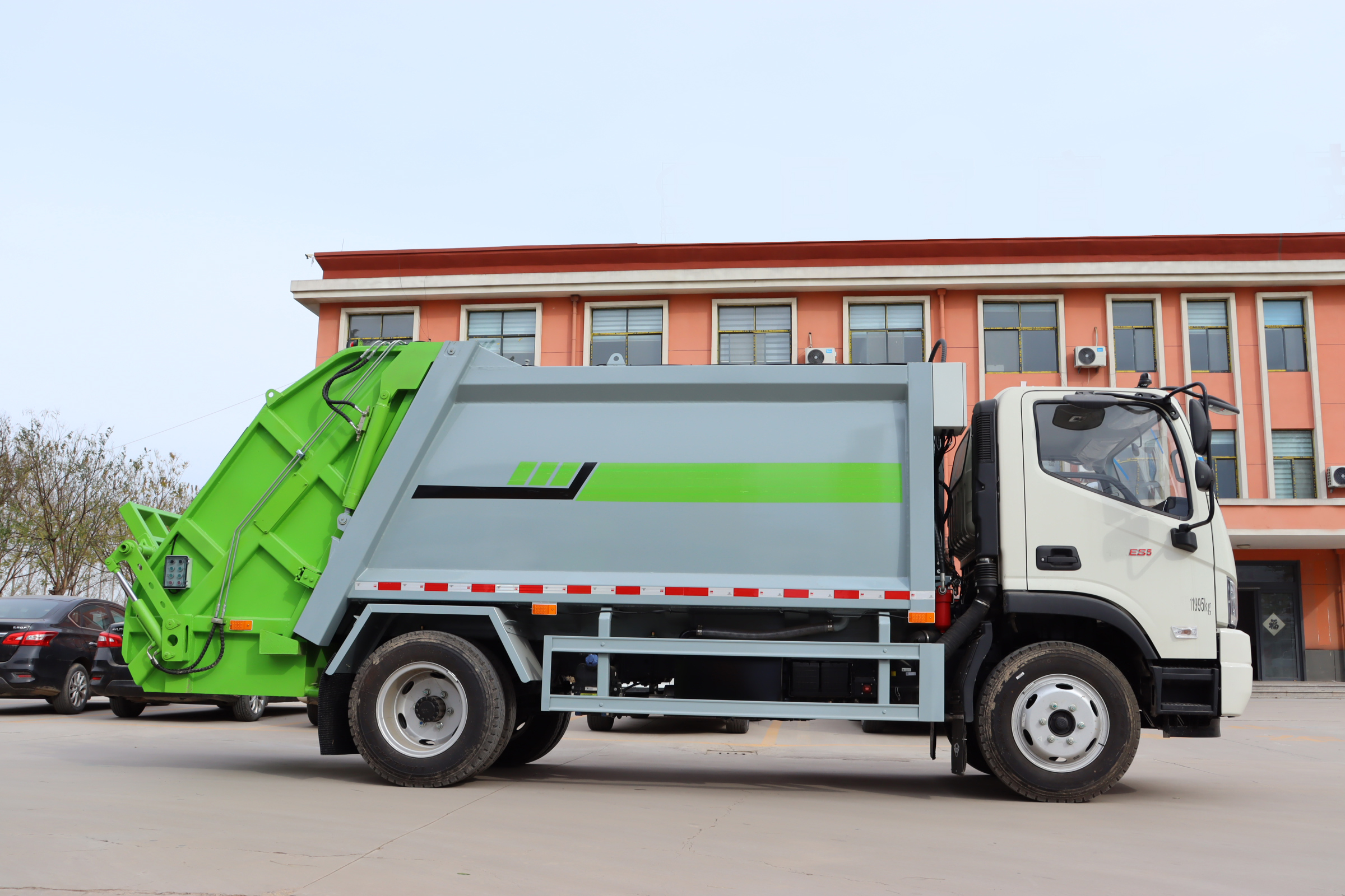 Factory-Direct Customizable XND Futian Garbage Compactor Truck Diesel Engine Euro 3 Emission Barrelized Domestic Waste