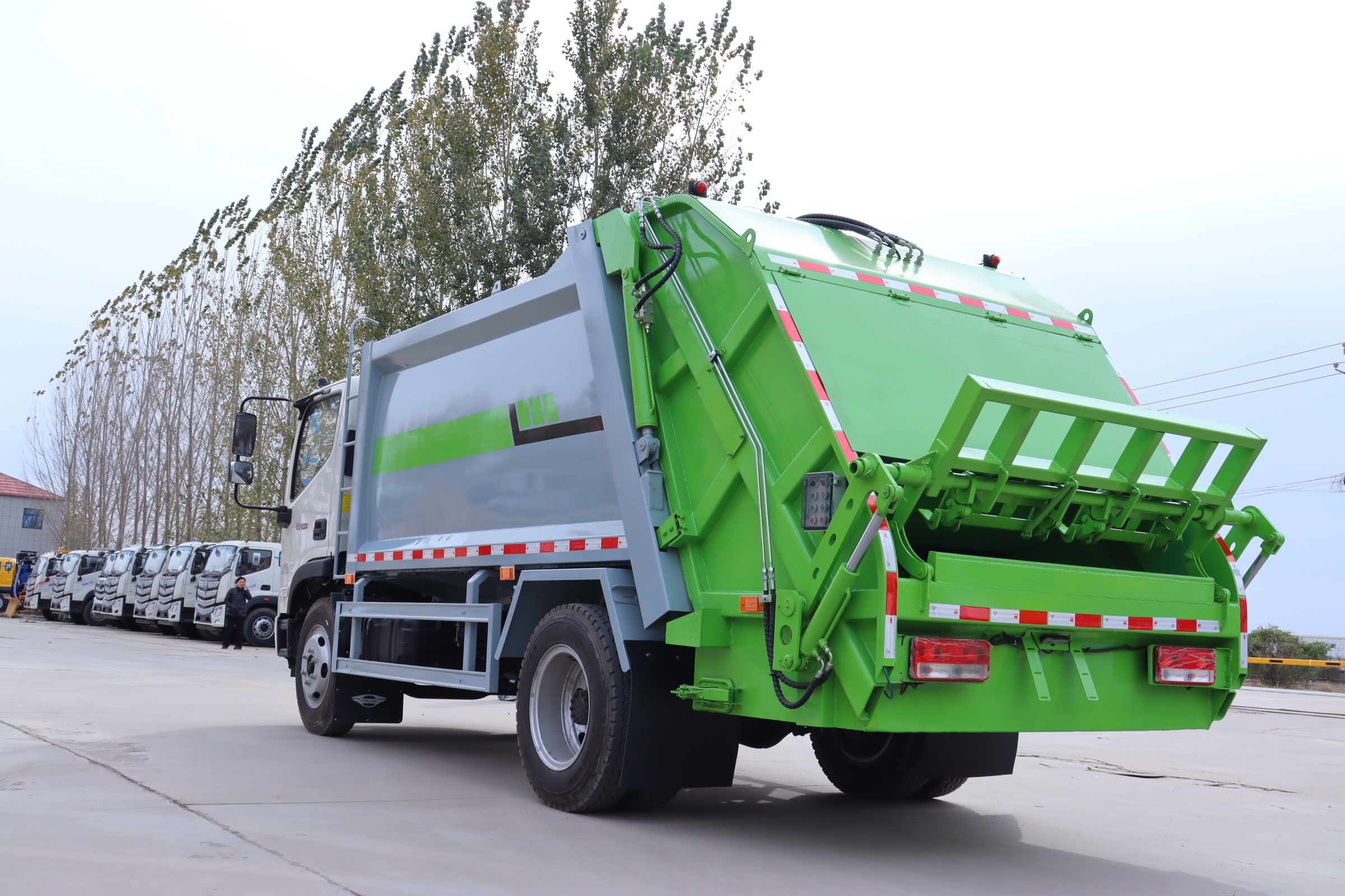 Factory-Direct Customizable XND Futian Garbage Compactor Truck Diesel Engine Euro 3 Emission Barrelized Domestic Waste
