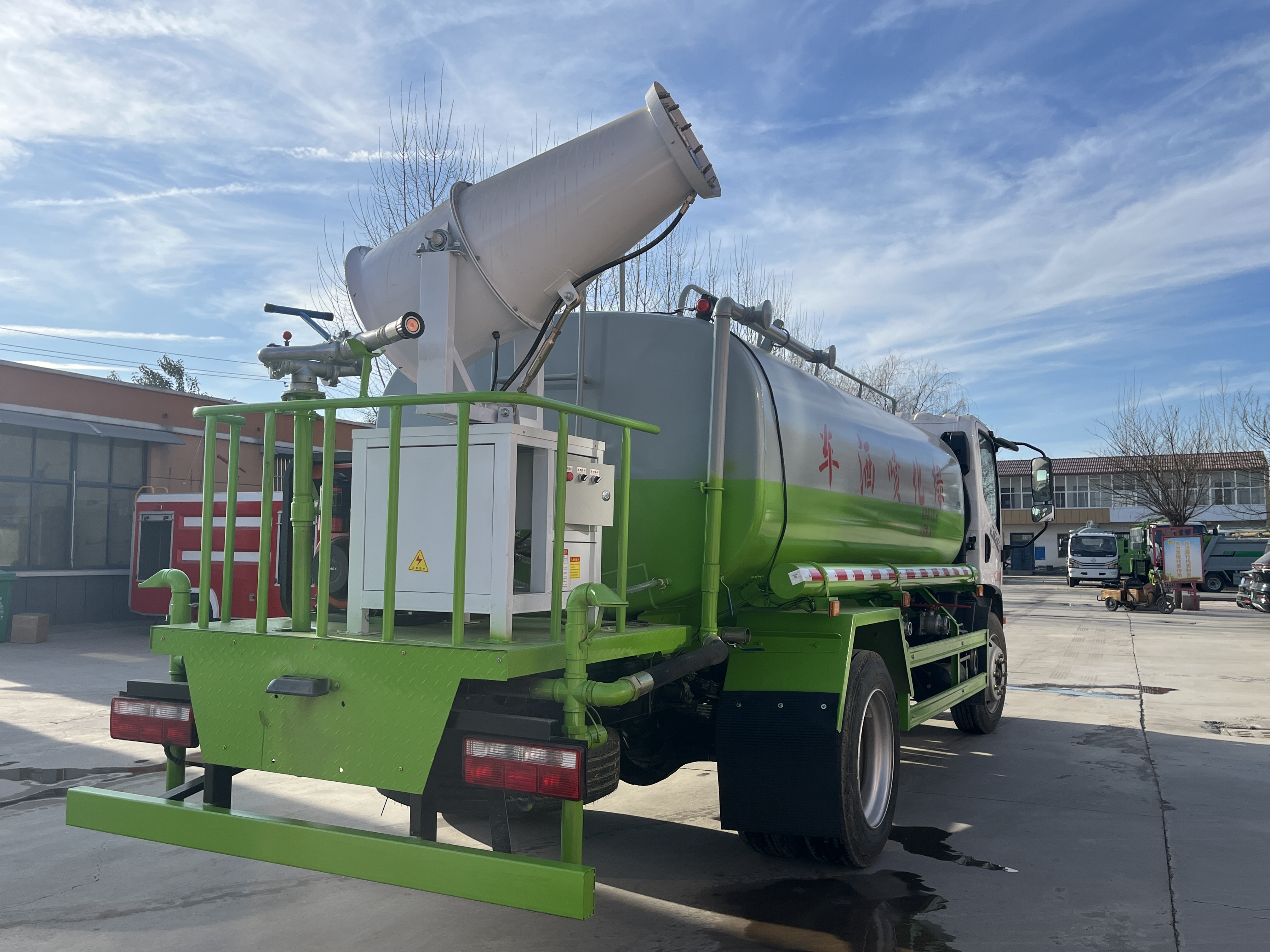 New Low Price JieFang Landscaping Water Tank Truck 4x2 12cbm Capacity Diesel Euro 5 Engine Manual Transmission Sale