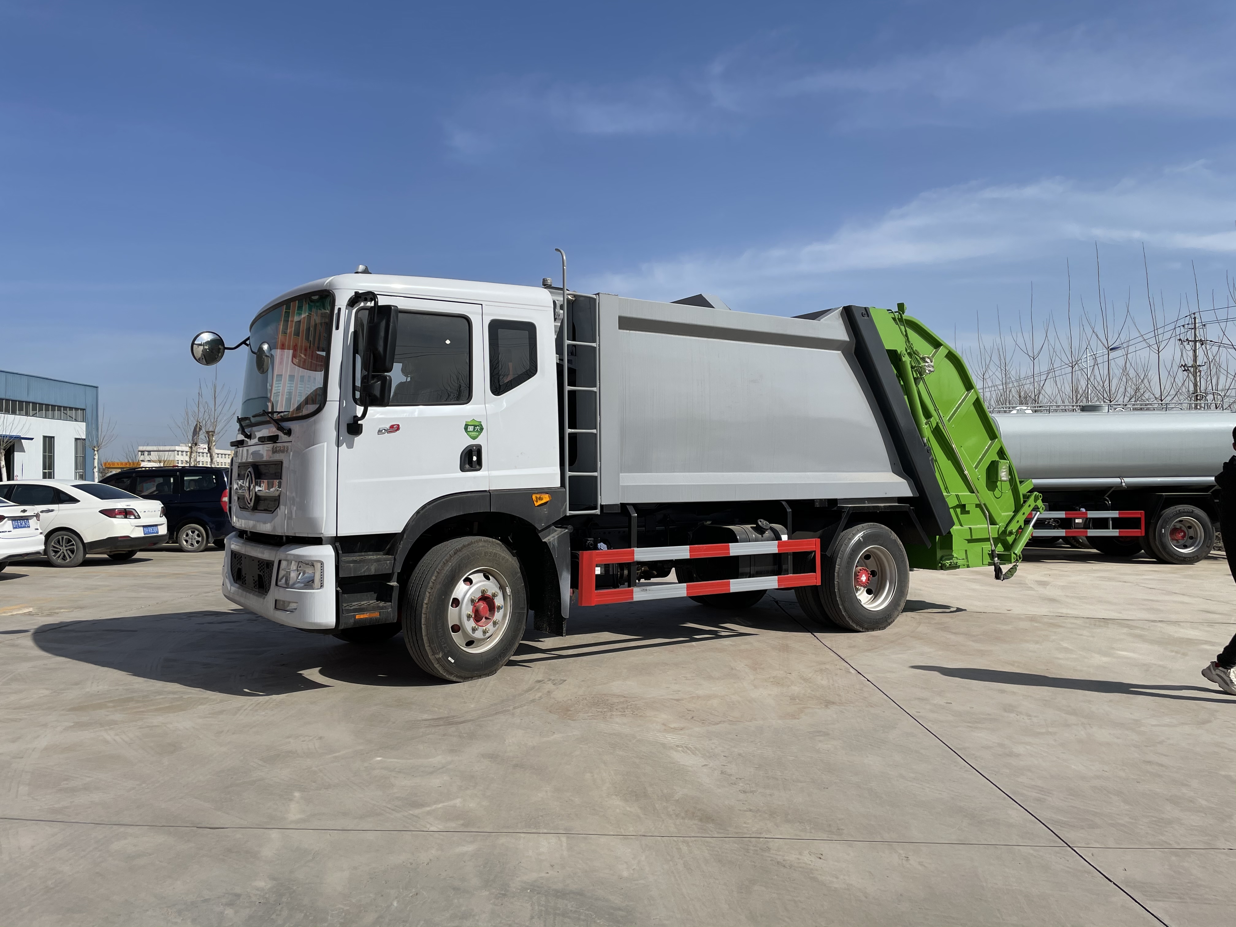 New Manual 10 Cubic Compression Type 4x2 Diesel Compactor Rear Loader Garbage Truck Dongfeng Chassis Euro 5 Emission