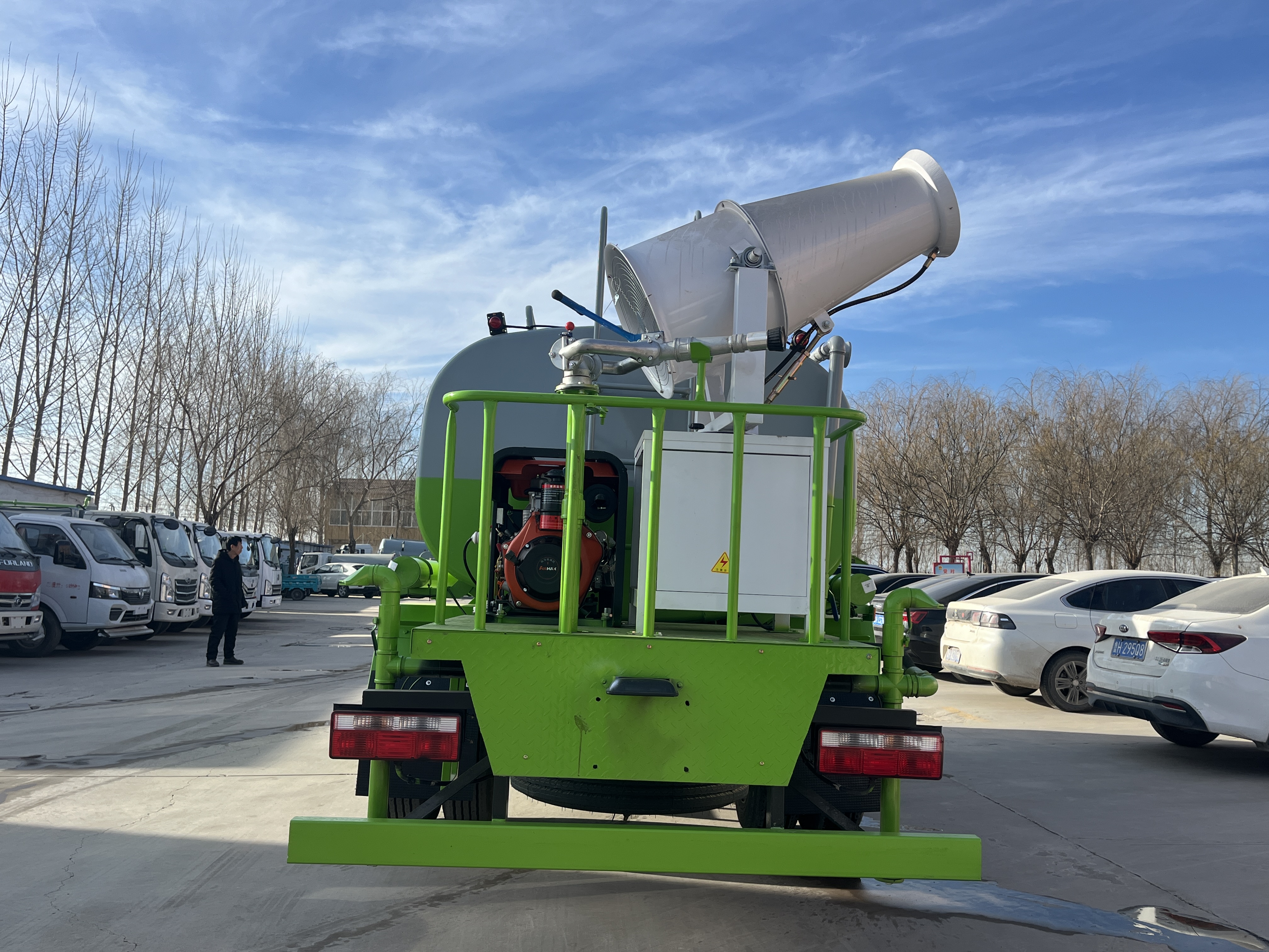 New Low Price JieFang Landscaping Water Tank Truck 4x2 12cbm Capacity Diesel Euro 5 Engine Manual Transmission Sale