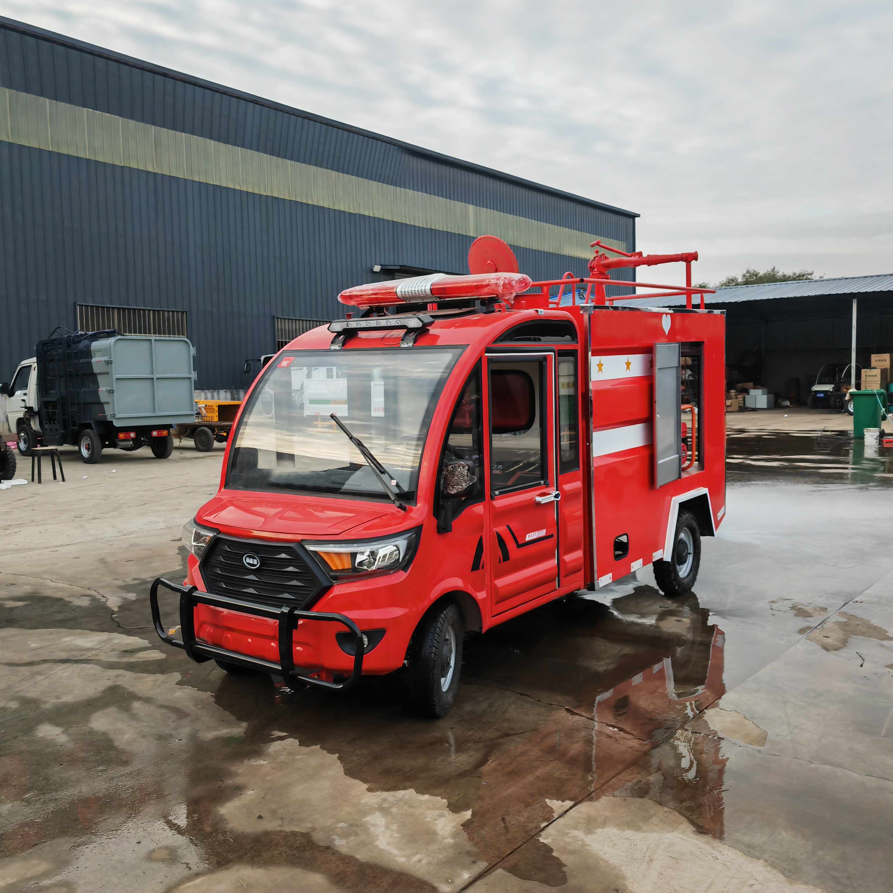 High Quality New Mini Electric Fire Fighting Tanker Truck 4x2 Rescue Equipment Price Cheap