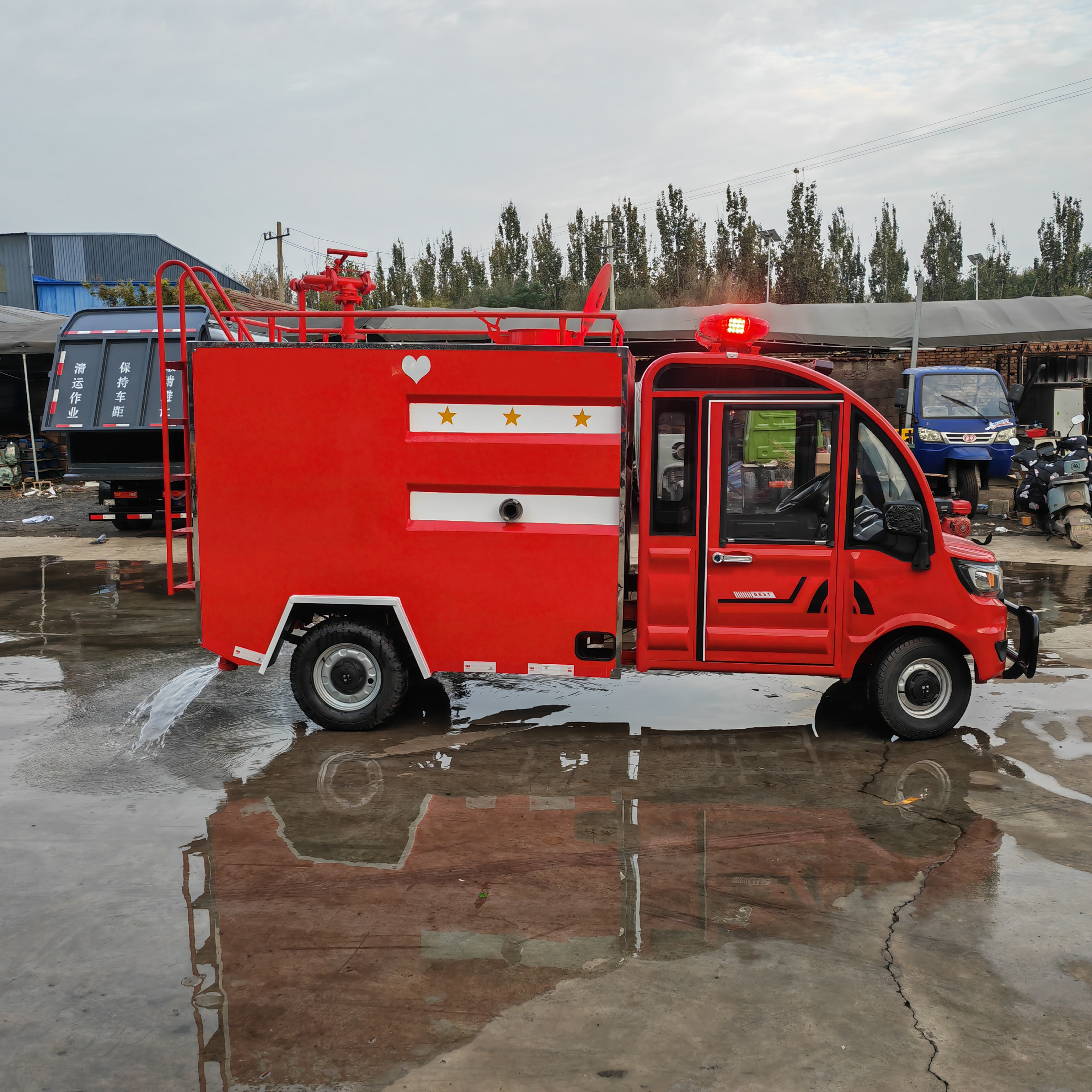 High Quality New Mini Electric Fire Fighting Tanker Truck 4x2 Rescue Equipment Price Cheap