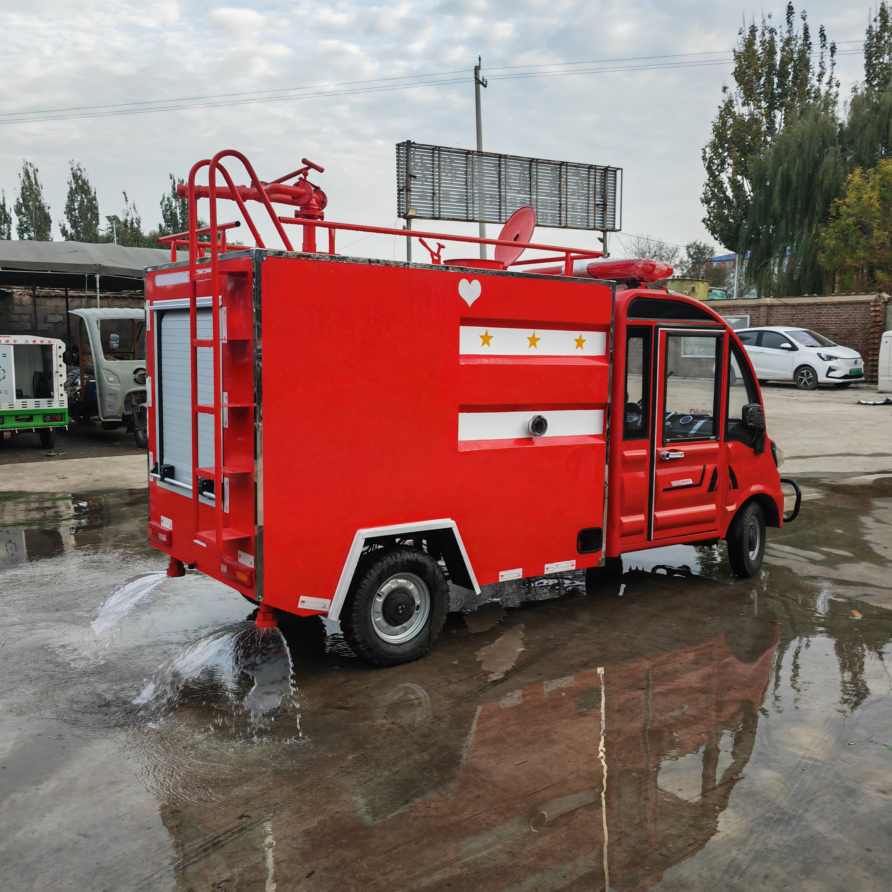 High Quality New Mini Electric Fire Fighting Tanker Truck 4x2 Rescue Equipment Price Cheap