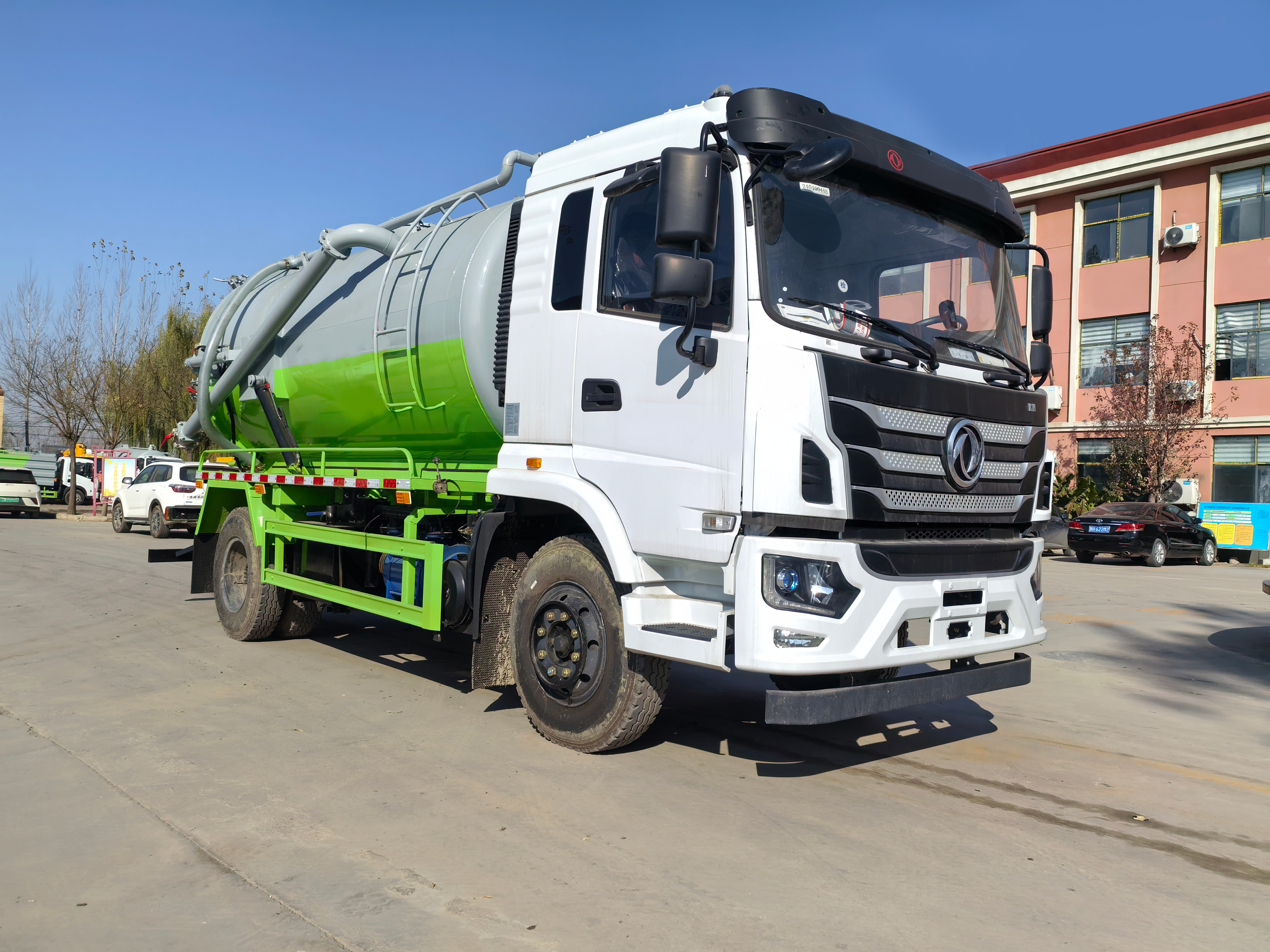 Factory Direct Customizable Dongfeng Manual Diesel Vacuum Sewer Suction Truck Large-Scale Municipal High-Pressure Cleaning