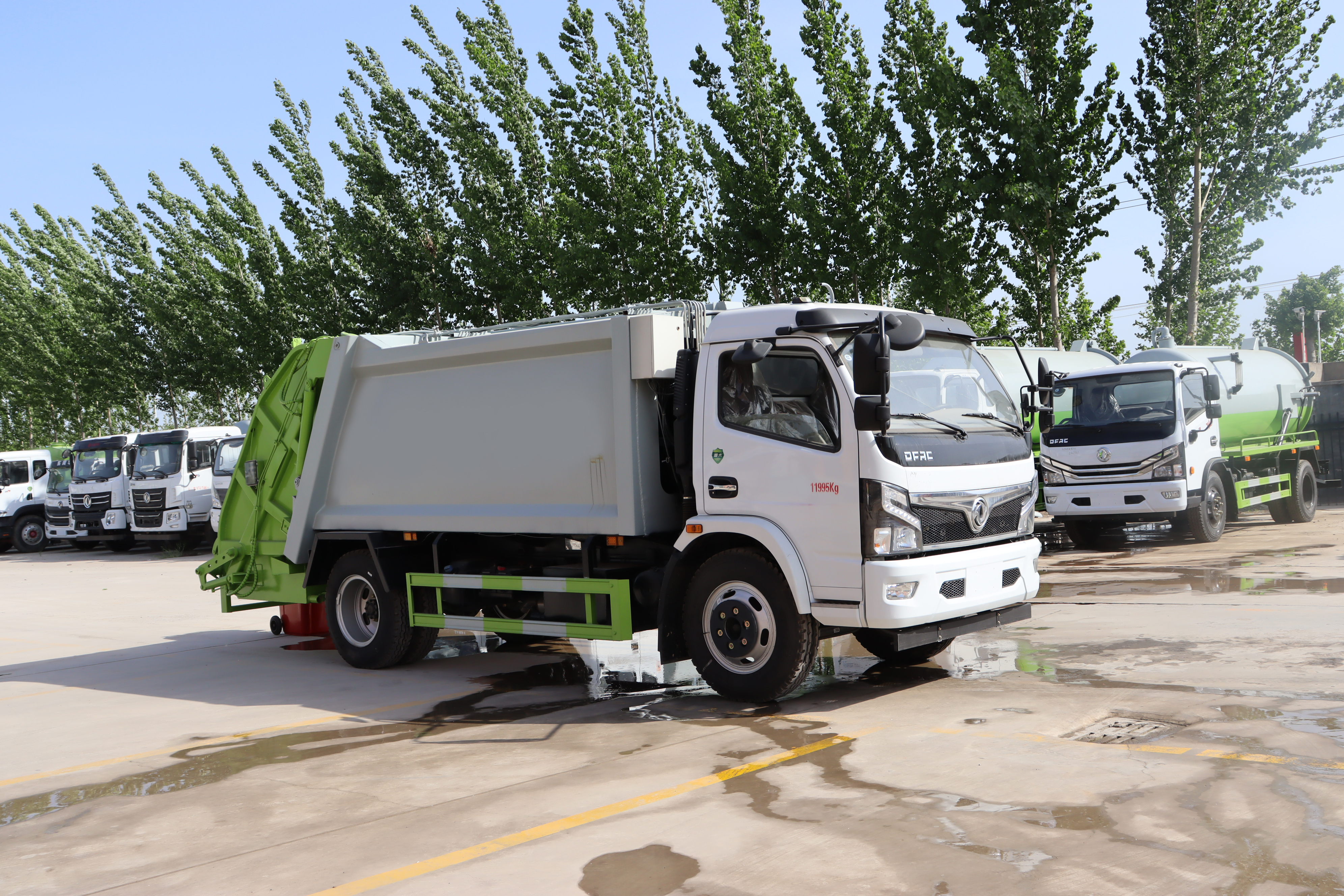 Factory-Direct Customizable Diesel Manual 4x2 Engine EURO 5 Garbage Compactor Truck Barrelized Domestic Waste Collection