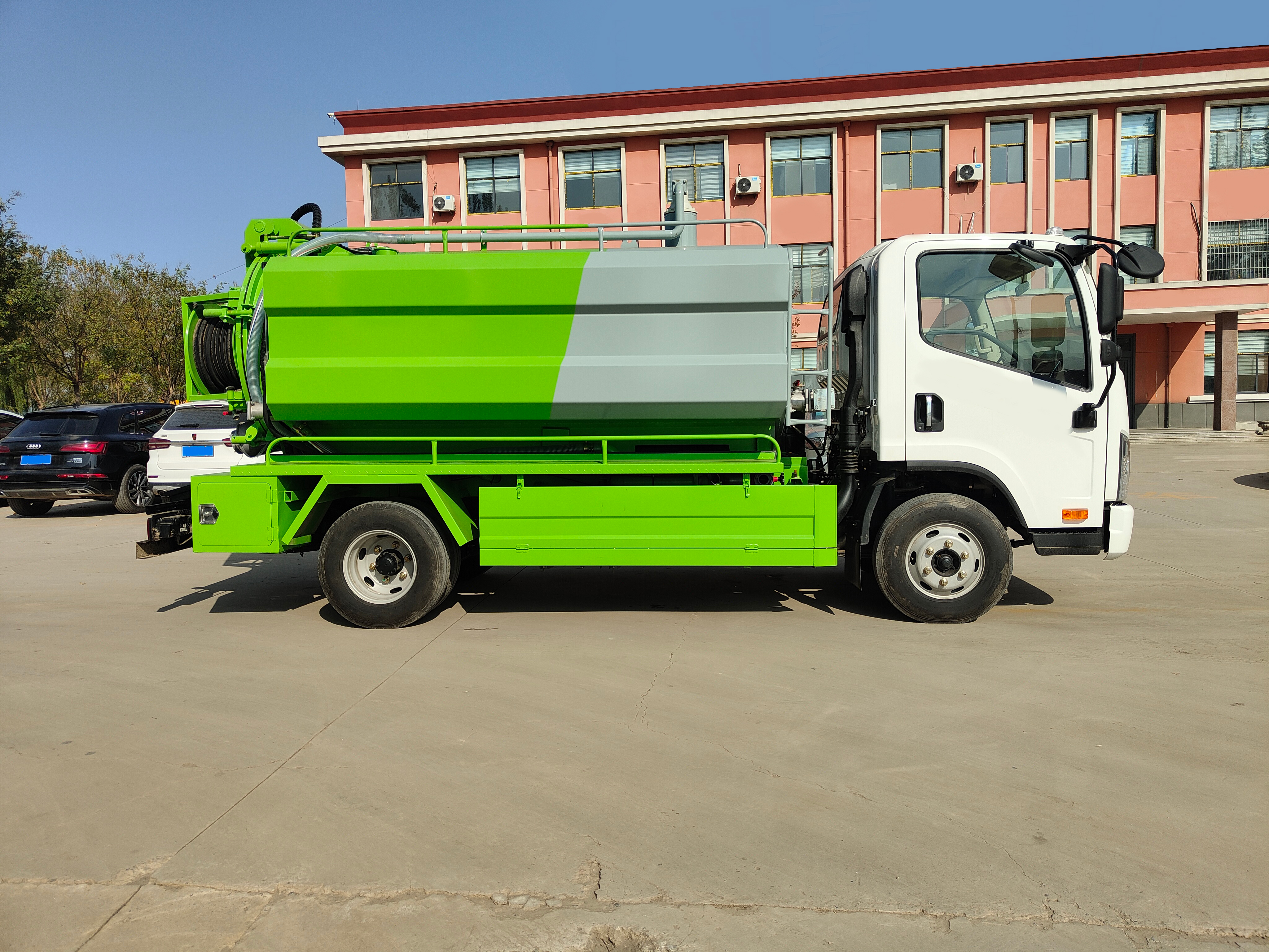 FAW Jiefang 5+3 Cleaning Vacuum Sewer Truck with Powerful Pipeline Dredging Capability Vacuum Pump Diesel