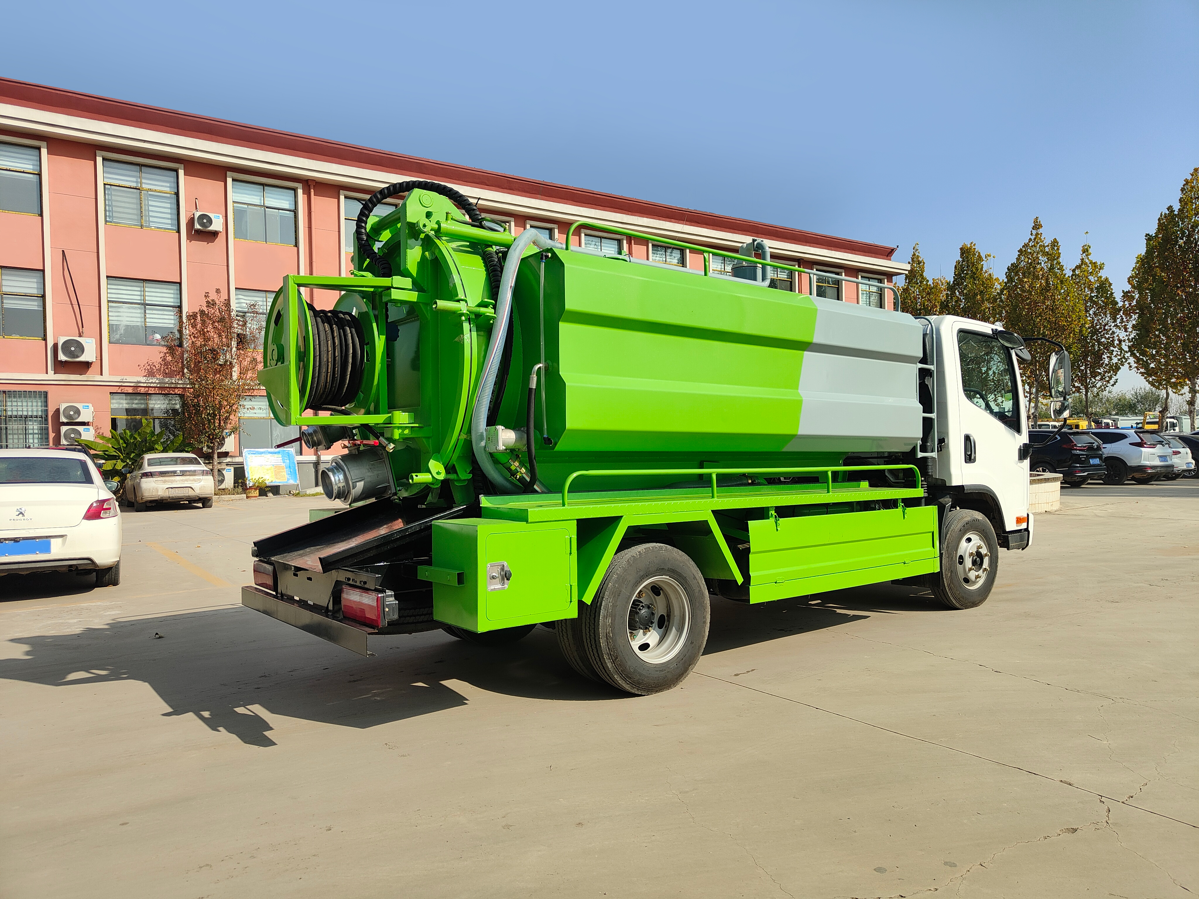 FAW Jiefang 5+3 Cleaning Vacuum Sewer Truck with Powerful Pipeline Dredging Capability Vacuum Pump Diesel