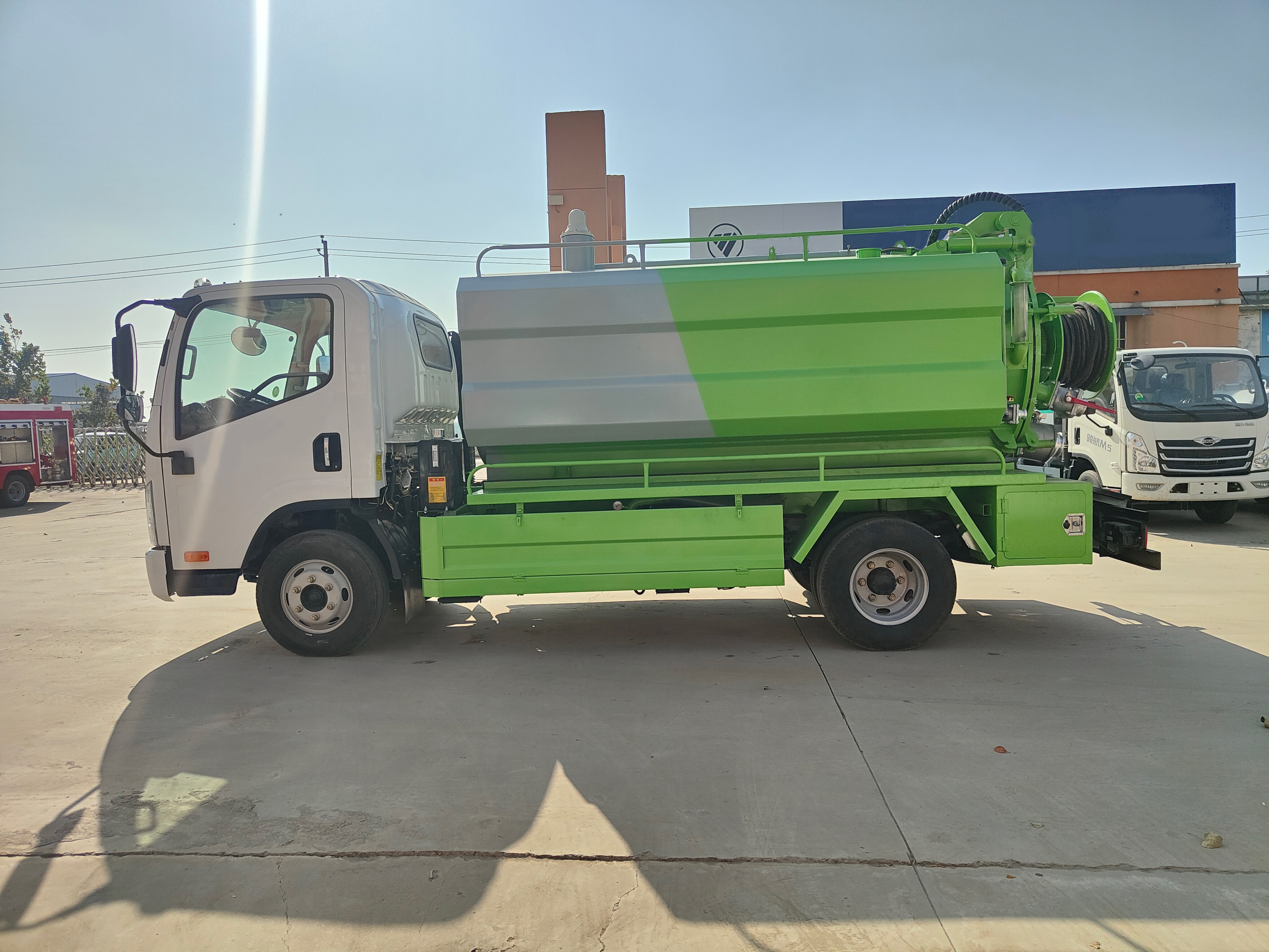 FAW Jiefang 5+3 Cleaning Vacuum Sewer Truck with Powerful Pipeline Dredging Capability Vacuum Pump Diesel