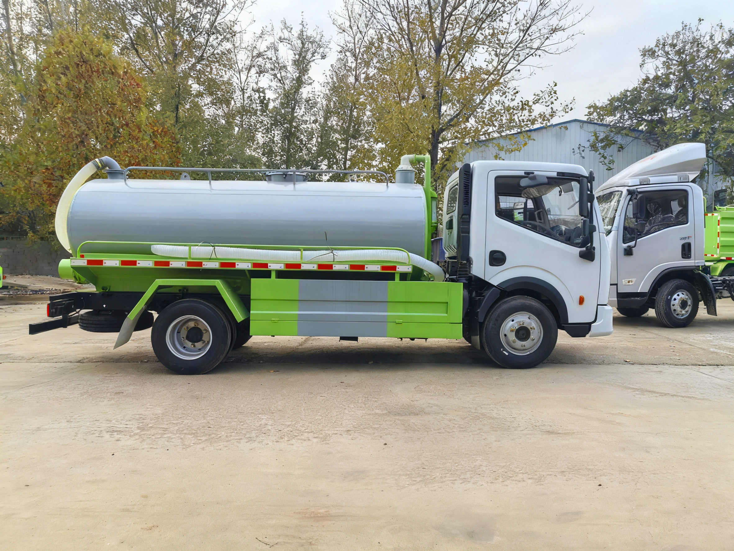 Factory Direct Customizable Dongfeng 5m Manual Diesel Fecal Suction Truck for Sewage and Waste Transport
