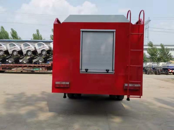 New Large Civil Fire Truck-Industrial Area Rescue High-Pressure Diesel 4x2 Water Tank Fire Engine with Stable Performance