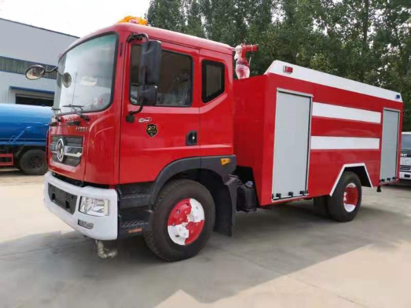 New Large Civil Fire Truck-Industrial Area Rescue High-Pressure Diesel 4x2 Water Tank Fire Engine with Stable Performance