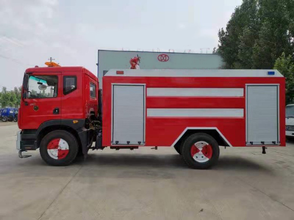 New Large Civil Fire Truck-Industrial Area Rescue High-Pressure Diesel 4x2 Water Tank Fire Engine with Stable Performance