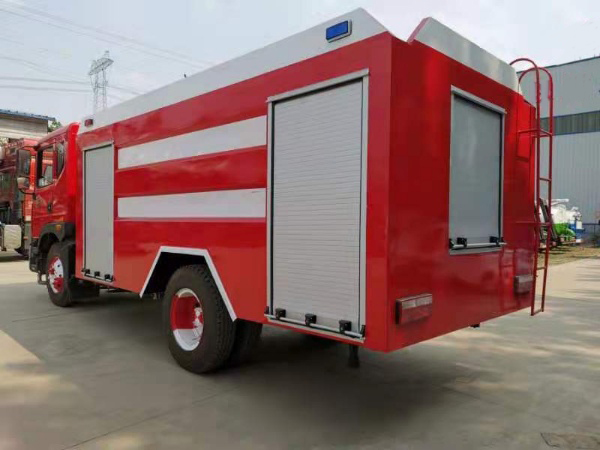 New Large Civil Fire Truck-Industrial Area Rescue High-Pressure Diesel 4x2 Water Tank Fire Engine with Stable Performance