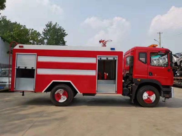 New Large Civil Fire Truck-Industrial Area Rescue High-Pressure Diesel 4x2 Water Tank Fire Engine with Stable Performance
