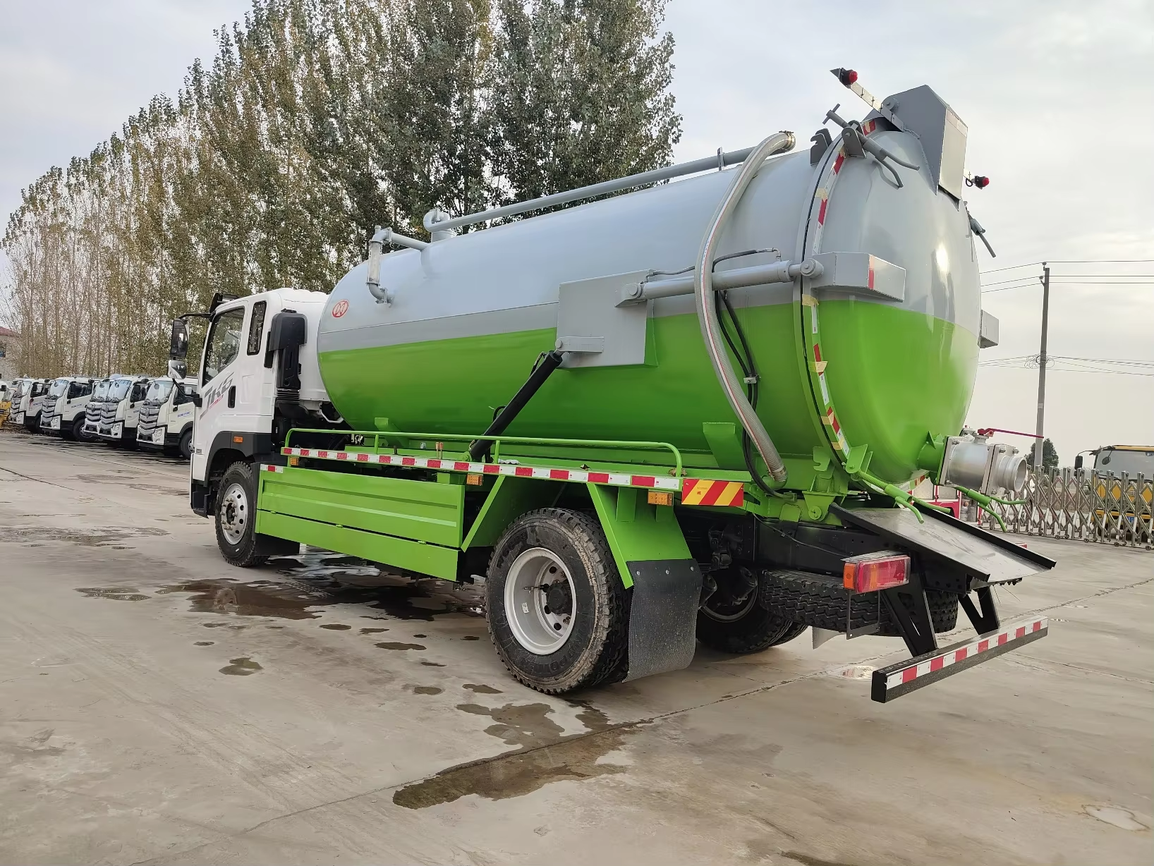 Factory Direct Customizable FAW  Manual Diesel Vacuum Sewer Suction Truck Large-Scale Municipal High-Pressure Cleaning