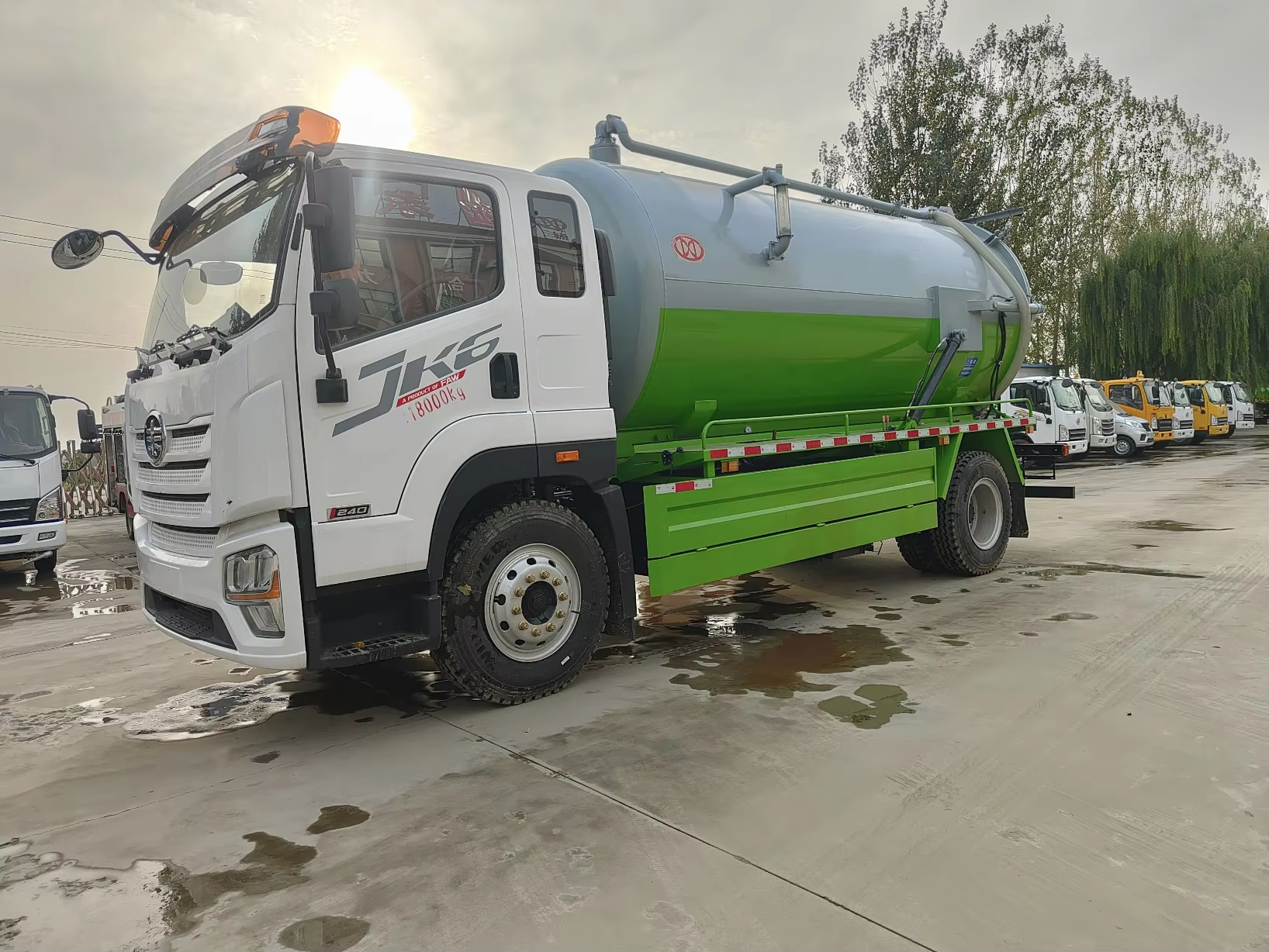 Factory Direct Customizable FAW  Manual Diesel Vacuum Sewer Suction Truck Large-Scale Municipal High-Pressure Cleaning