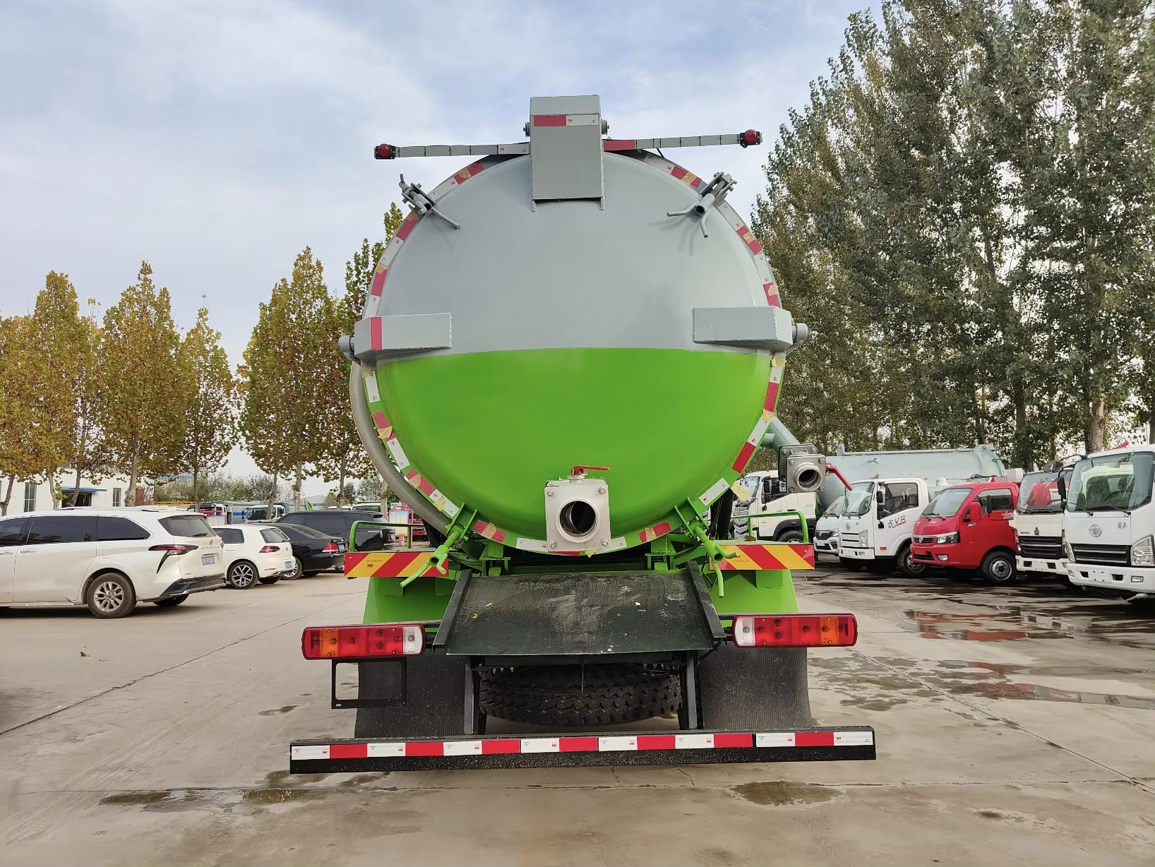 Factory Direct Customizable FAW  Manual Diesel Vacuum Sewer Suction Truck Large-Scale Municipal High-Pressure Cleaning
