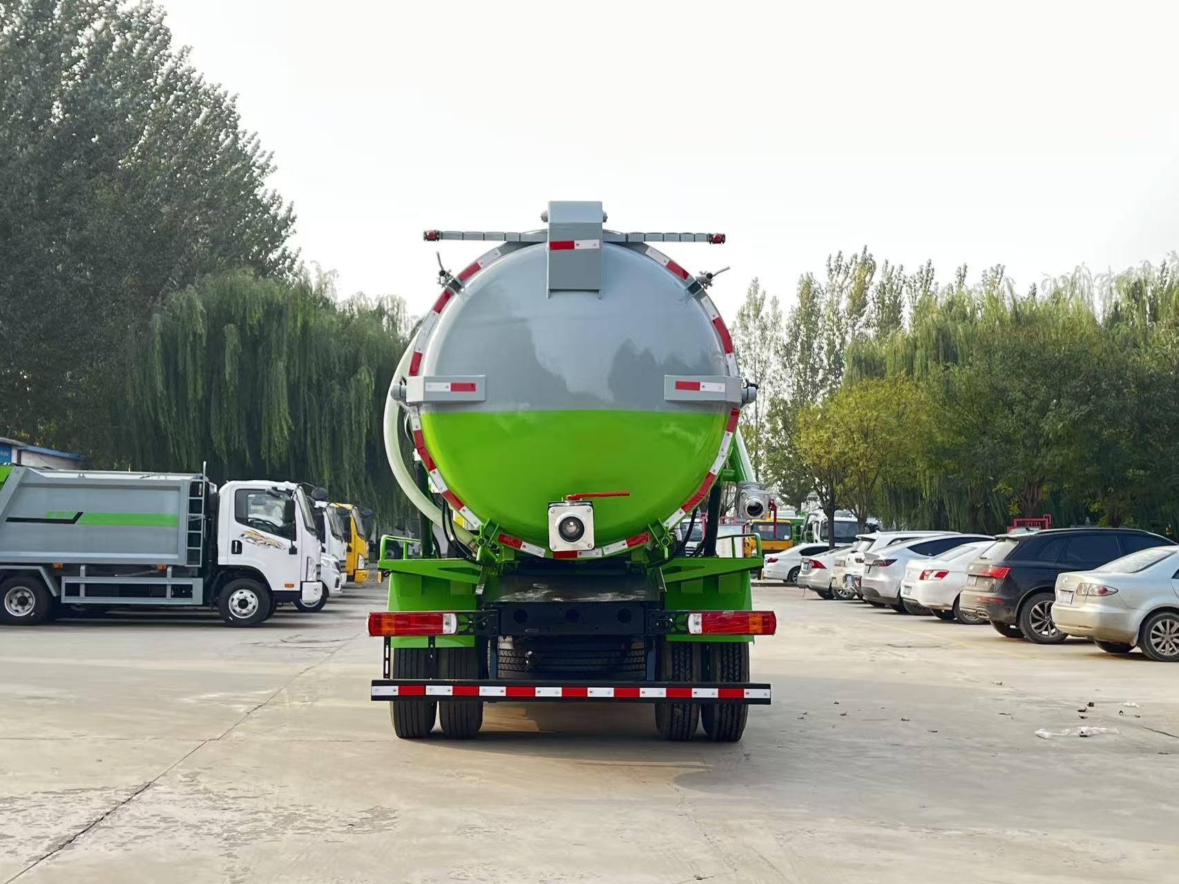 Factory Direct Customizable Auman 13m³  Manual Diesel Vacuum Sewer Suction Truck with Liftable tank and Openable Rear Lid