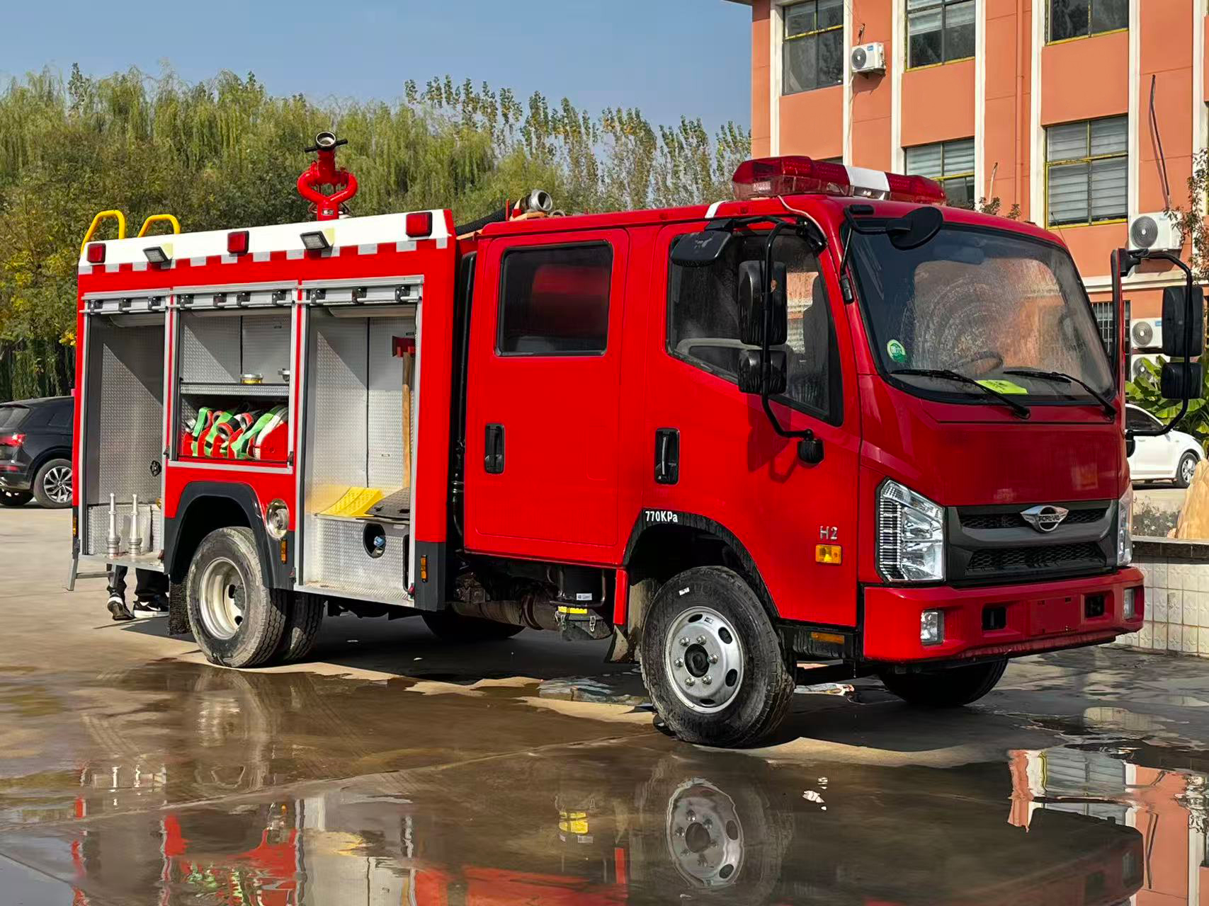Foton H2 Fire Sprinkler Tanker Pumper Truck-New 4x2 Diesel-3001-5000L Tank Capacity-Versatile Street Rescue Vehicle