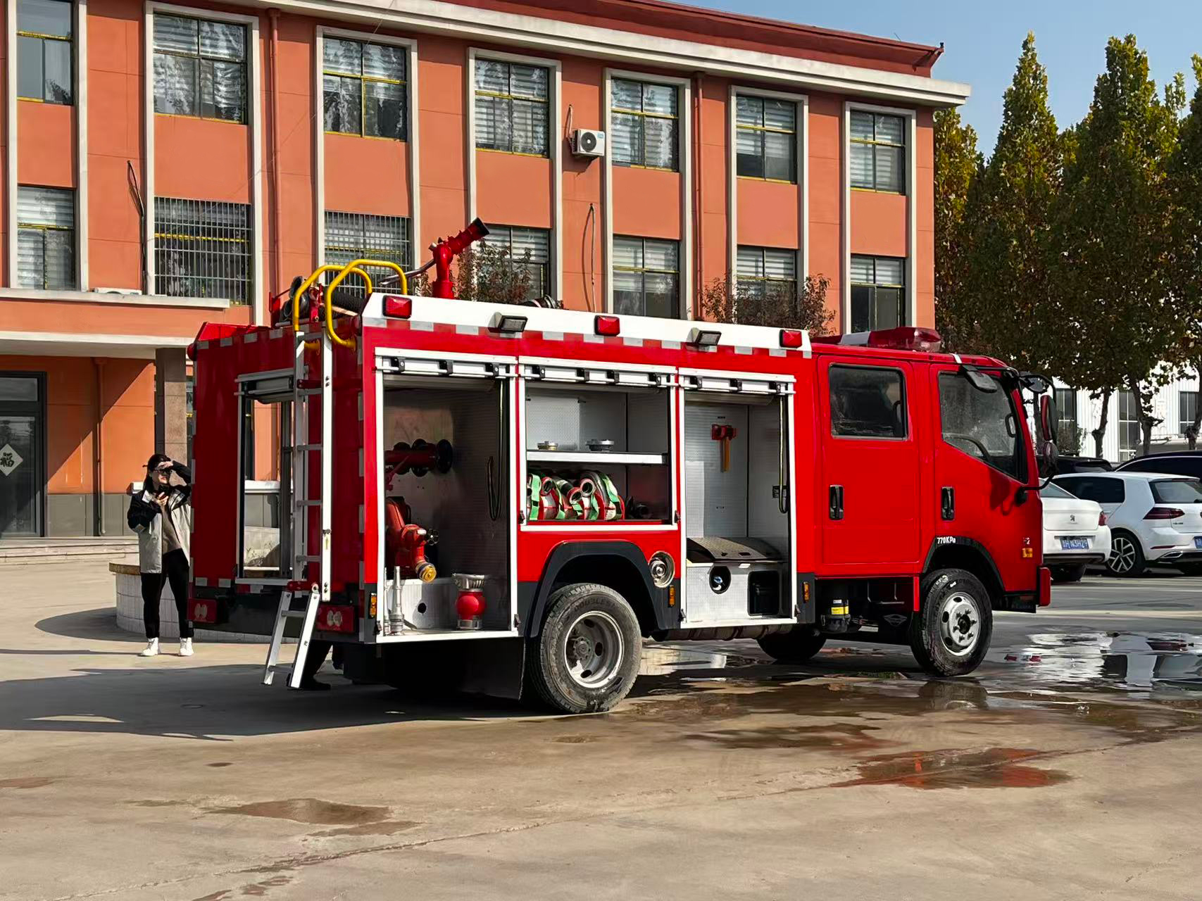 Foton H2 Fire Sprinkler Tanker Pumper Truck-New 4x2 Diesel-3001-5000L Tank Capacity-Versatile Street Rescue Vehicle