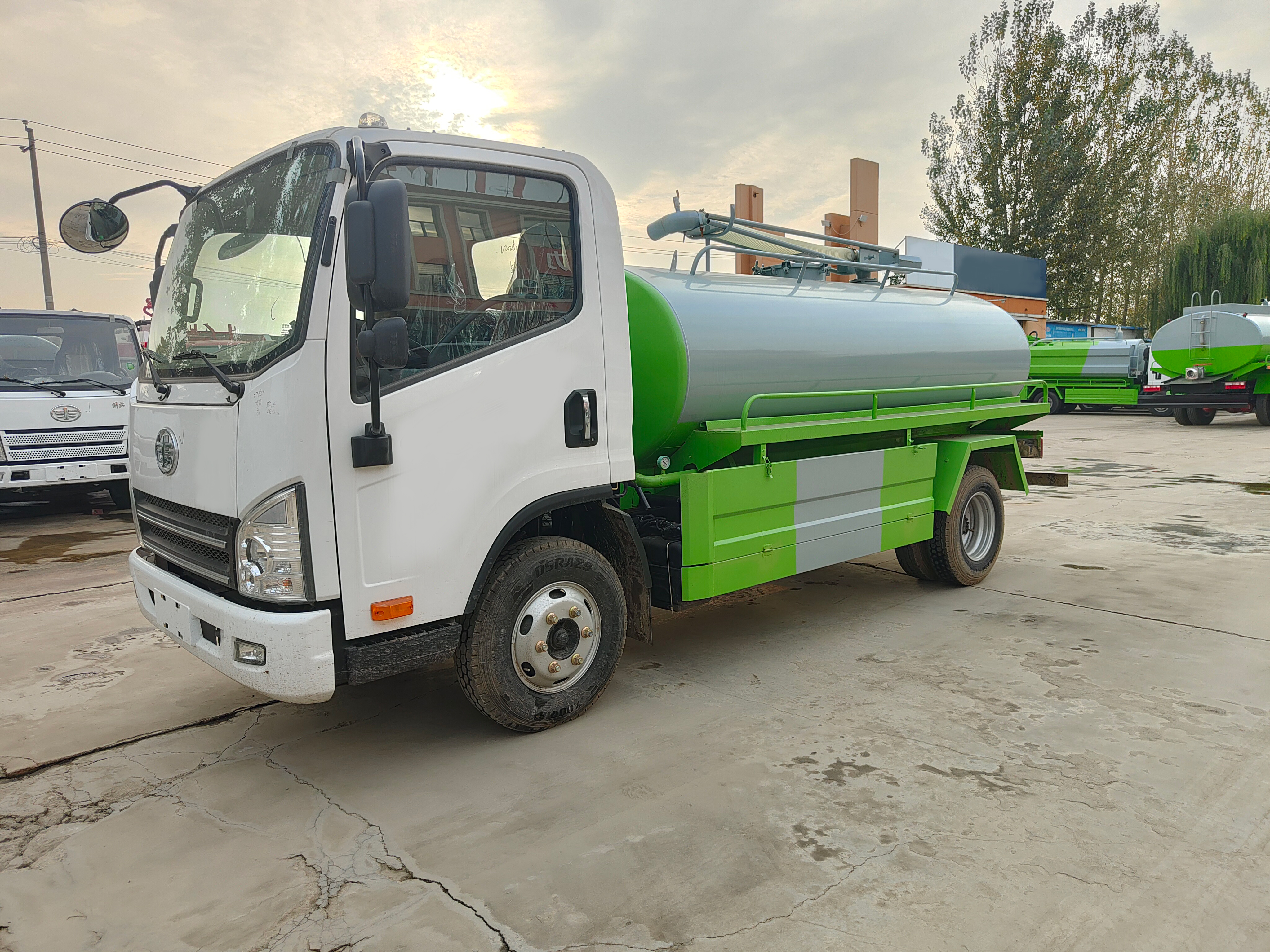 Factory Direct Customizable Jaw 5m Manual Diesel Fecal Suction Truck for Sewage and Waste Transport-High Power
