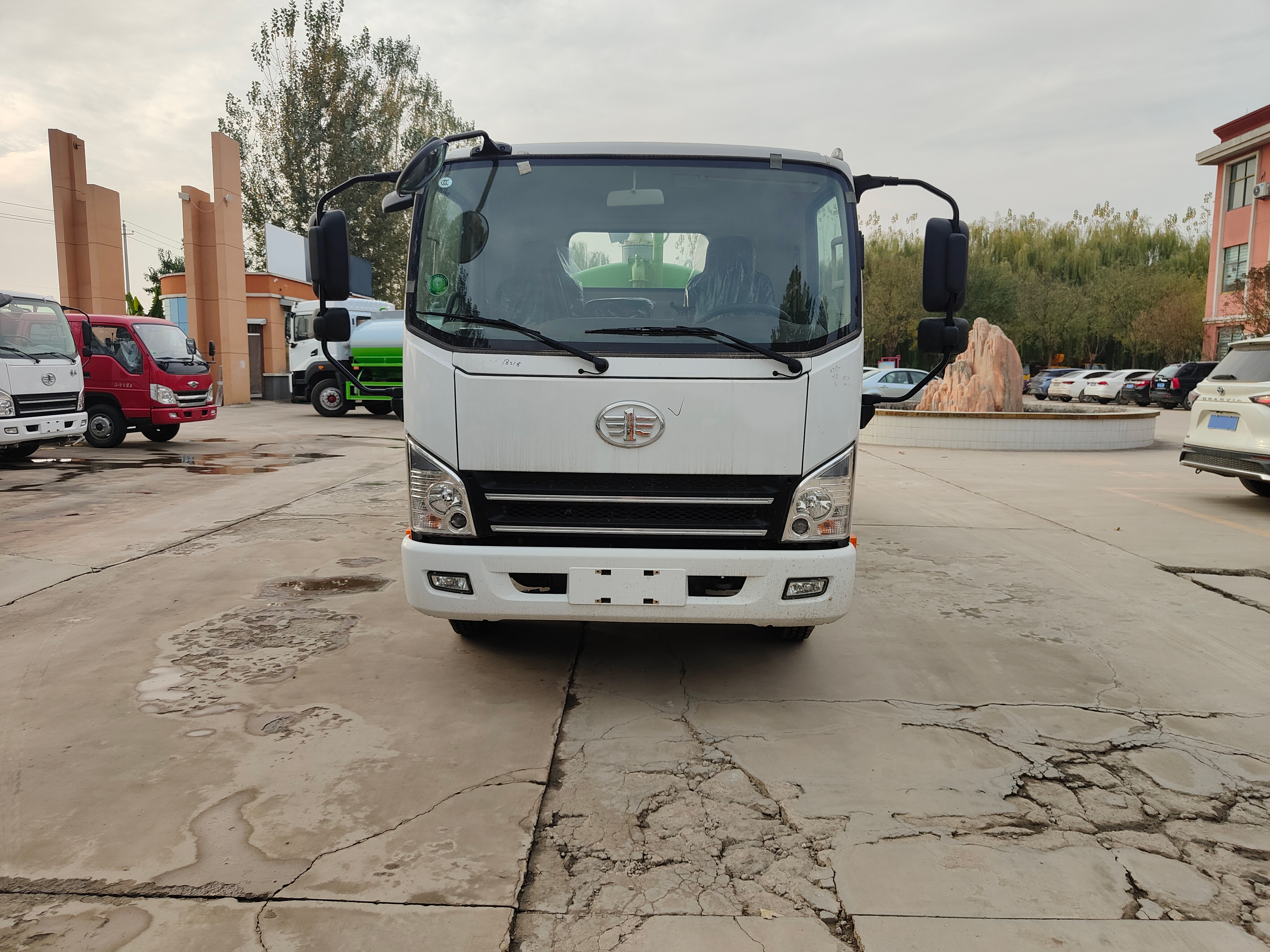 Factory Direct Customizable Jaw 5m Manual Diesel Fecal Suction Truck for Sewage and Waste Transport-High Power