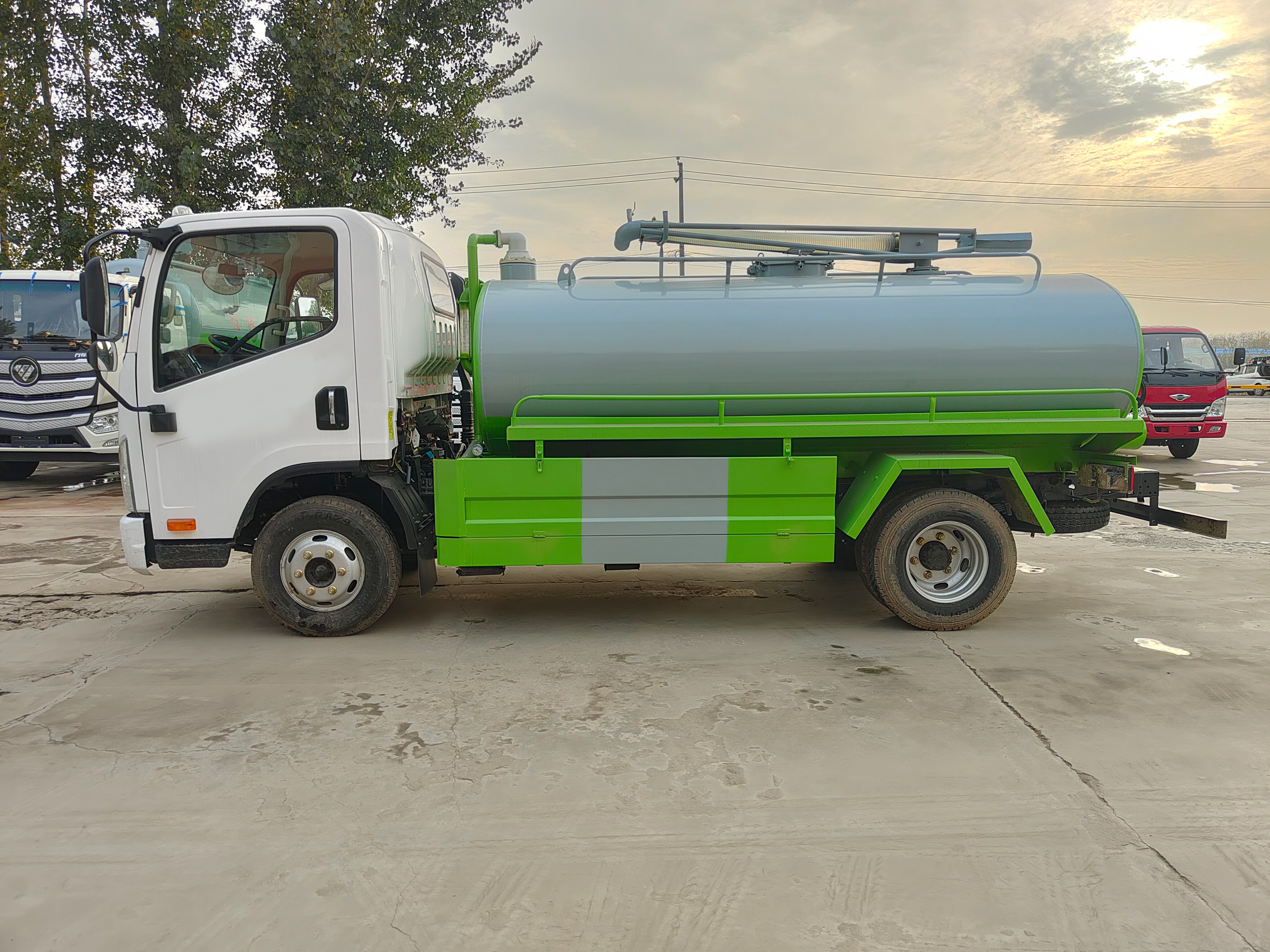 Factory Direct Customizable Jaw 5m Manual Diesel Fecal Suction Truck for Sewage and Waste Transport-High Power