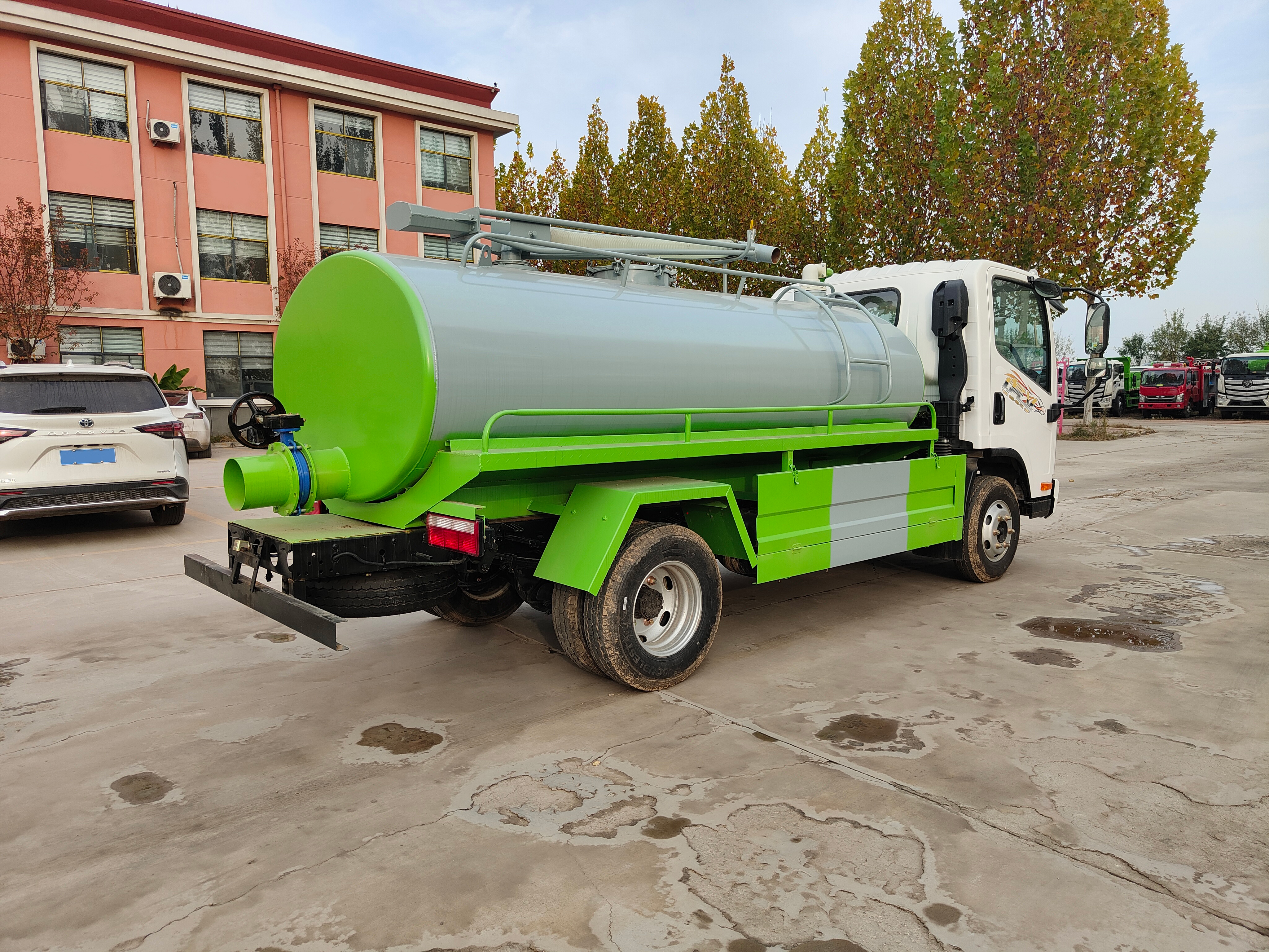 Factory Direct Customizable Jaw 5m Manual Diesel Fecal Suction Truck for Sewage and Waste Transport-High Power