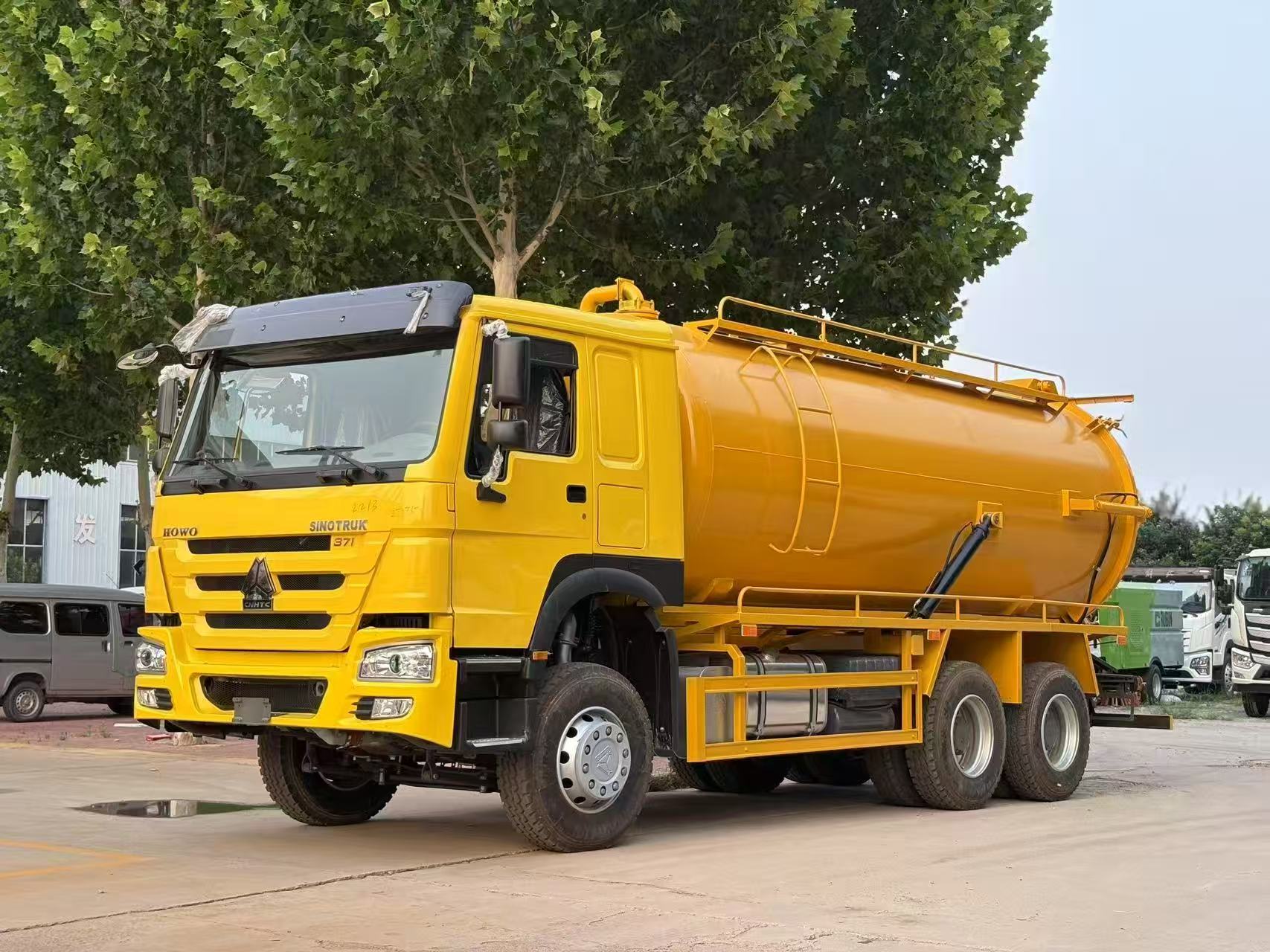 Sinotruk Howo 371 6x4 Used Sewage Suction Truck-High-Power Diesel Manual Transmission Euro 5 25-30T GVW for Wastewater