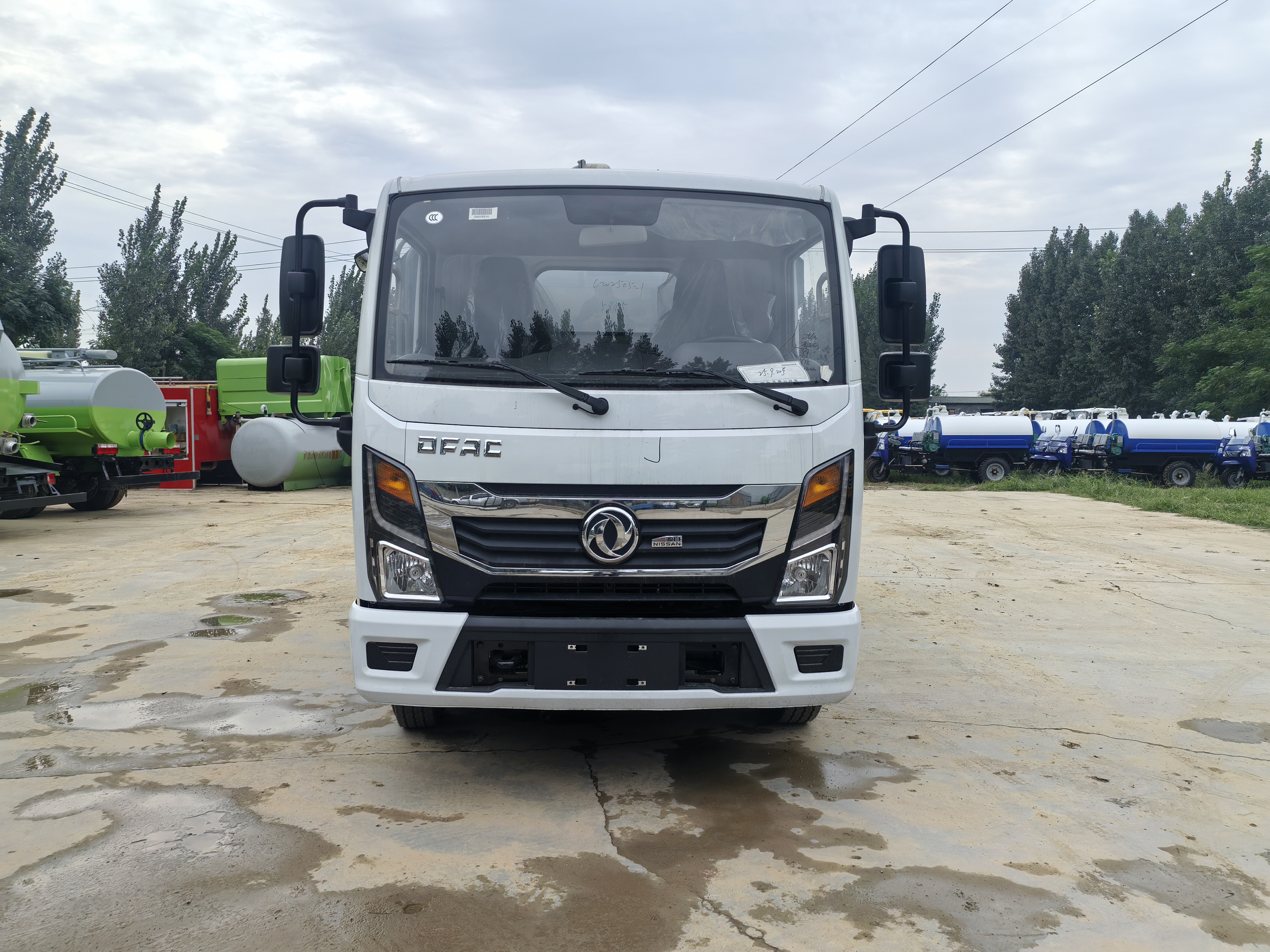 Dongfeng Sewage Cleaning and Suction Truck, Sewer Dredging Vehicle, 4x2 Drive, Diesel Manual Transmission Truck