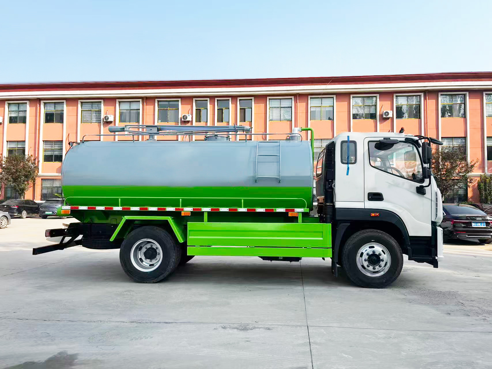 Factory Direct Customizable Auman 13m Manual Diesel Vacuum Sewer Suction Truck for Sewage and Waste Transport-High Power