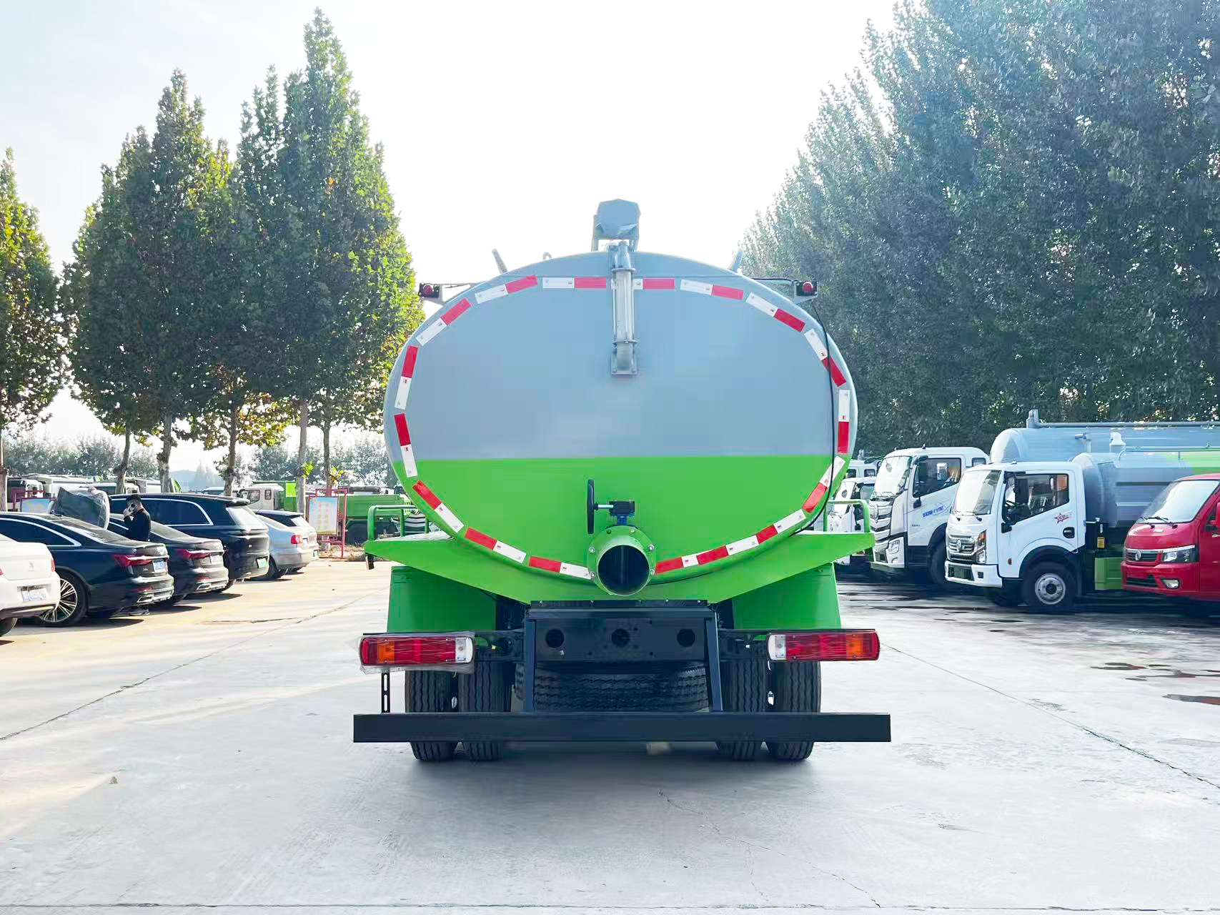 Factory Direct Customizable Auman 13m Manual Diesel Vacuum Sewer Suction Truck for Sewage and Waste Transport-High Power
